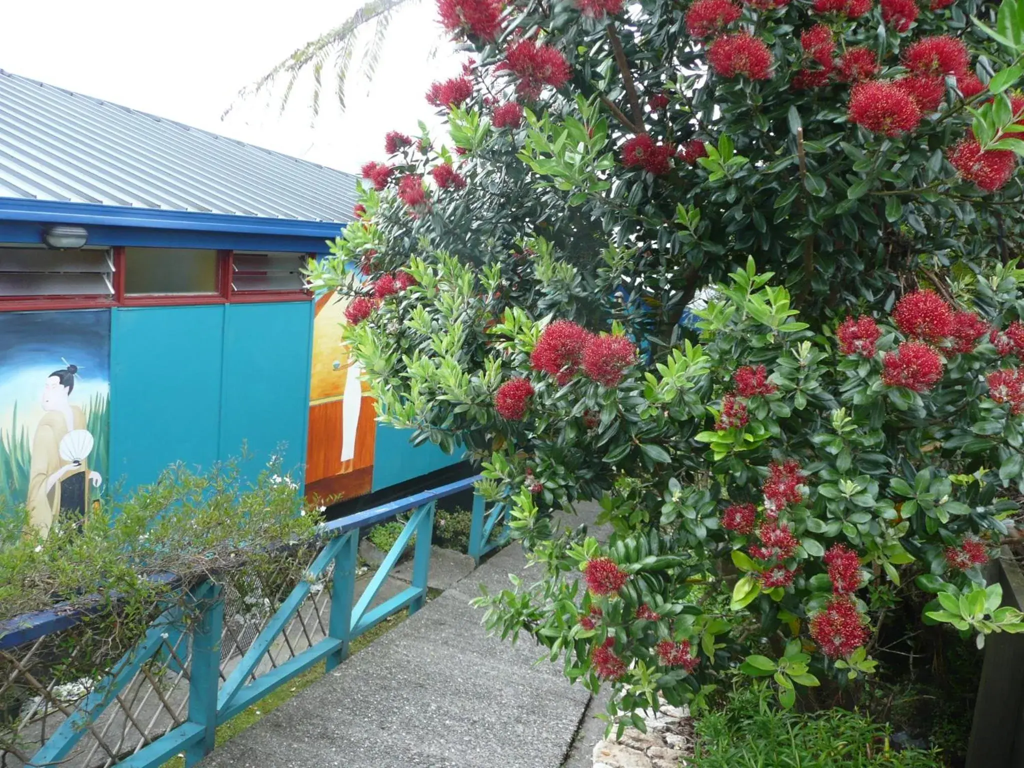 Facade/entrance in Global Village Travellers Lodge