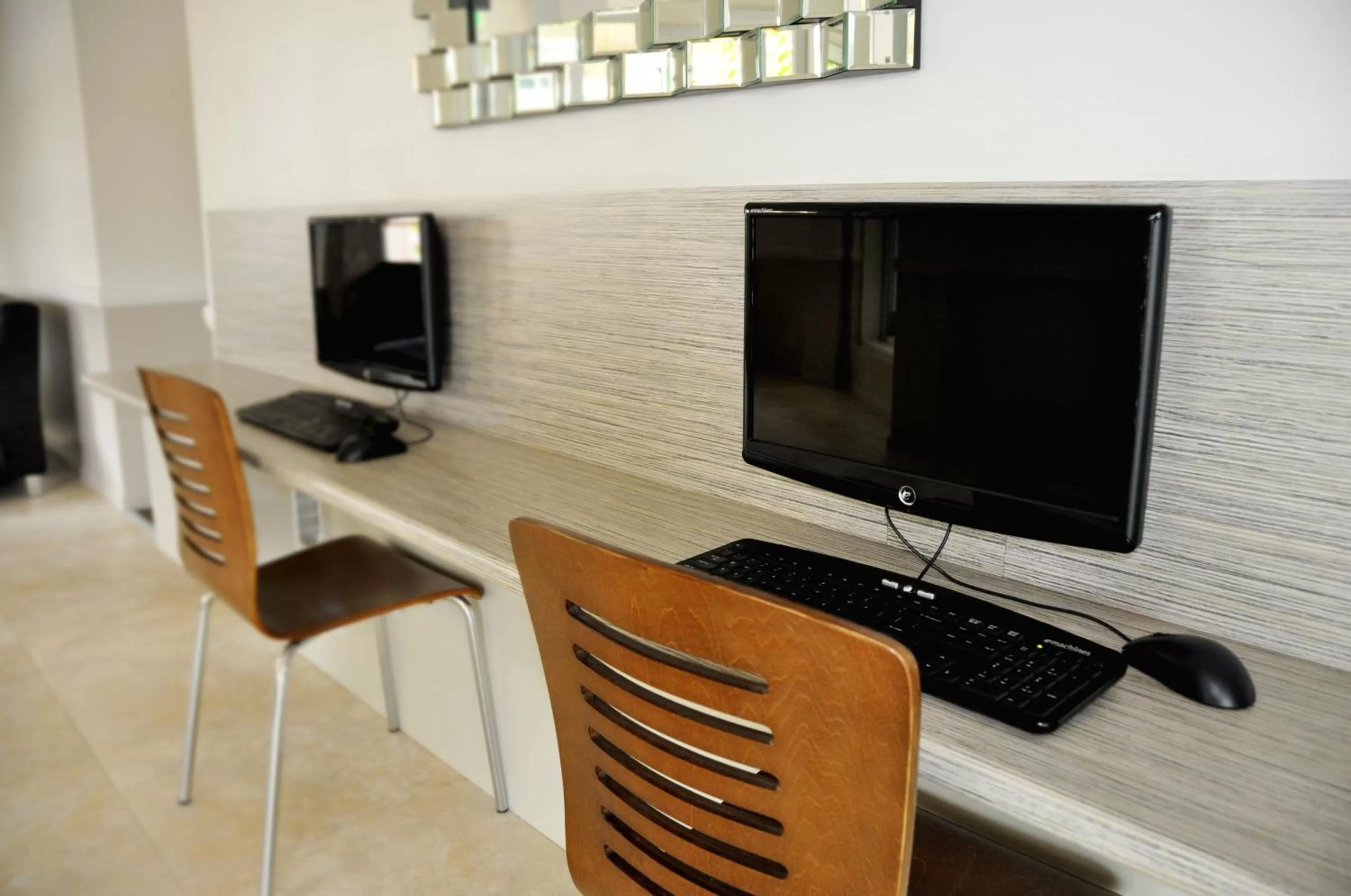 Lobby or reception in City Oasis Inn Townsville, SureStay Collection by BW