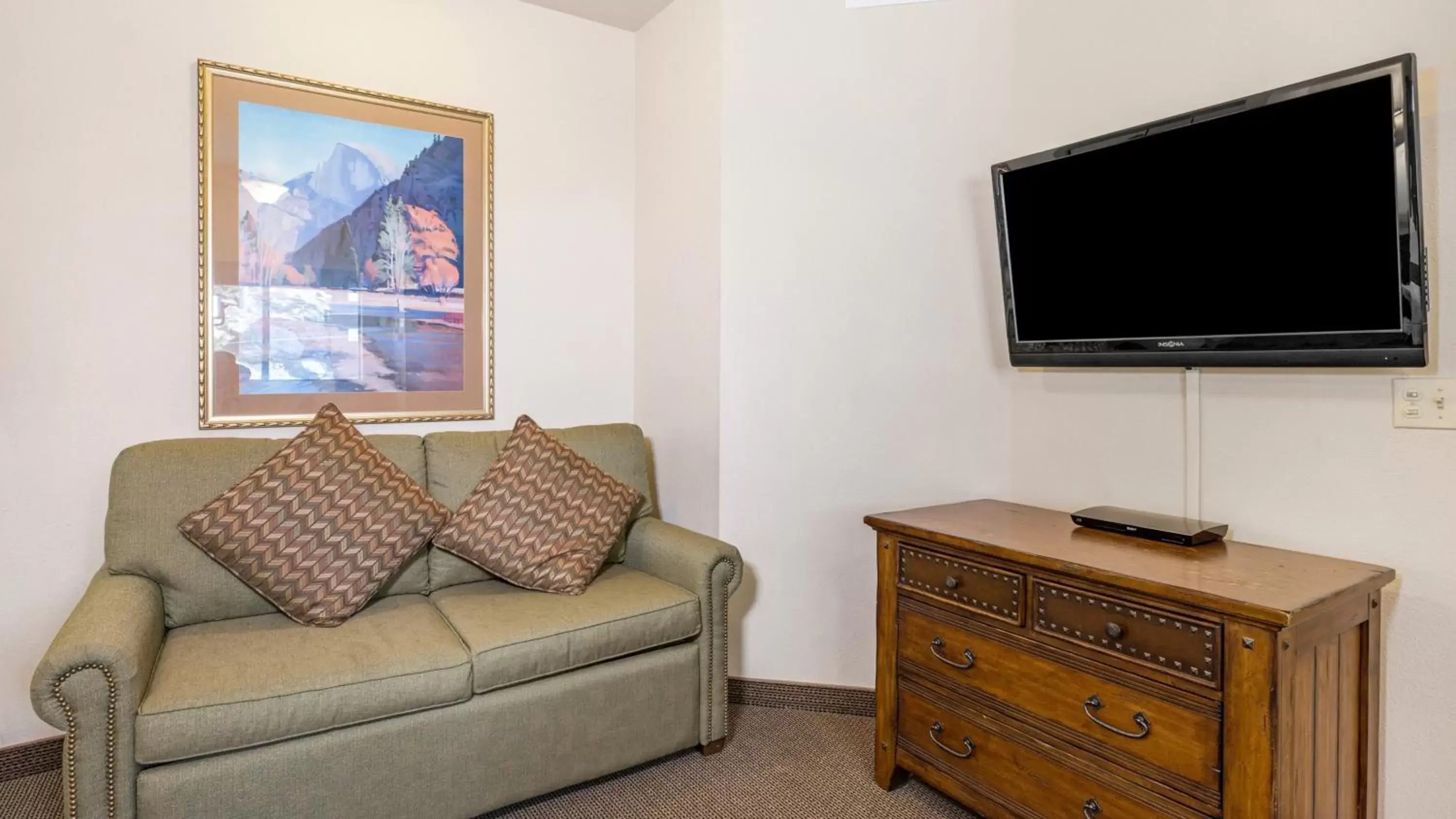 Photo of the whole room, TV/Entertainment Center in Holiday Inn Club Vacations - Tahoe Ridge Resort, an IHG Hotel