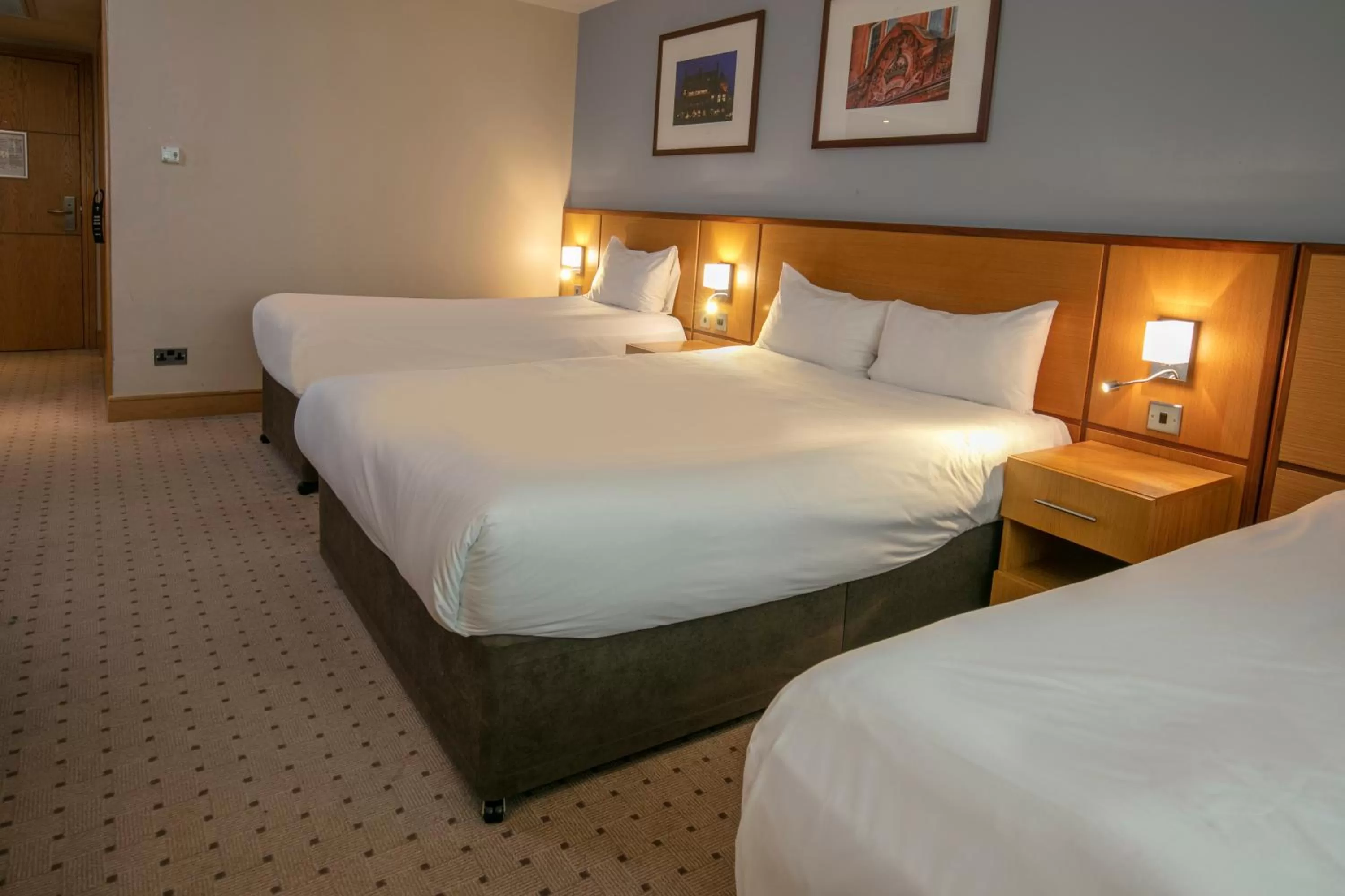 Bedroom, Bed in The Crown London, WorldHotels Distinctive