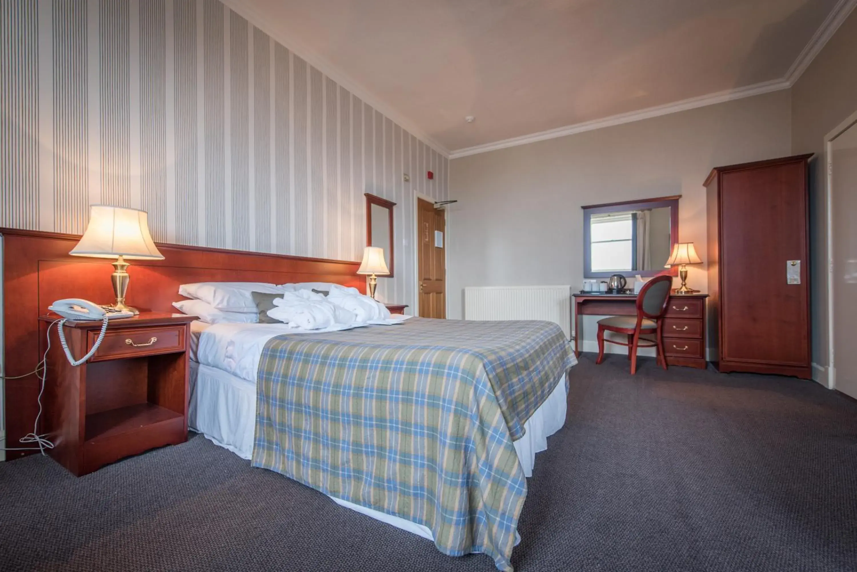 Photo of the whole room, Bed in The Royal Hotel Photo of the whole room, Bed in The Royal Hotel