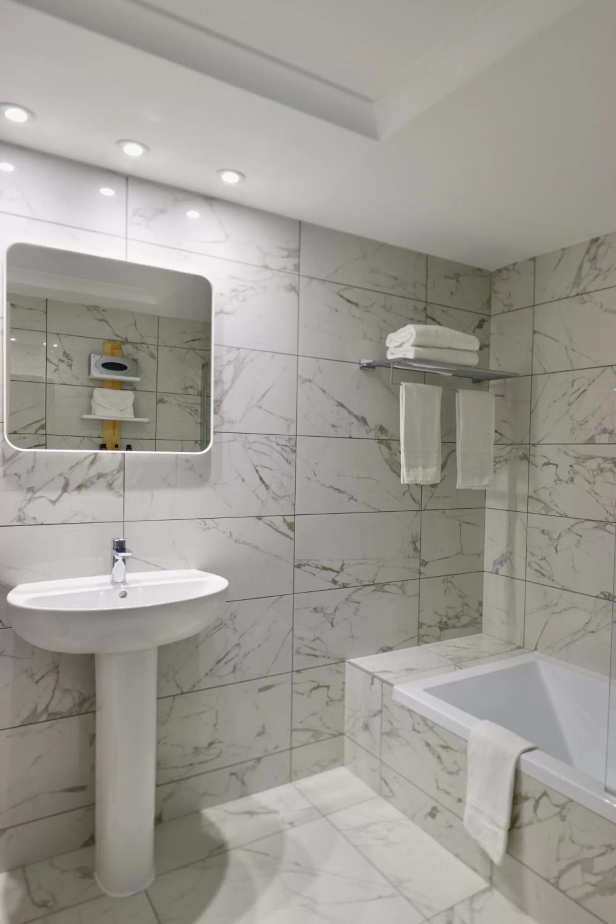 Bathroom in Résidence Carlton - Rénovée avec Piscine