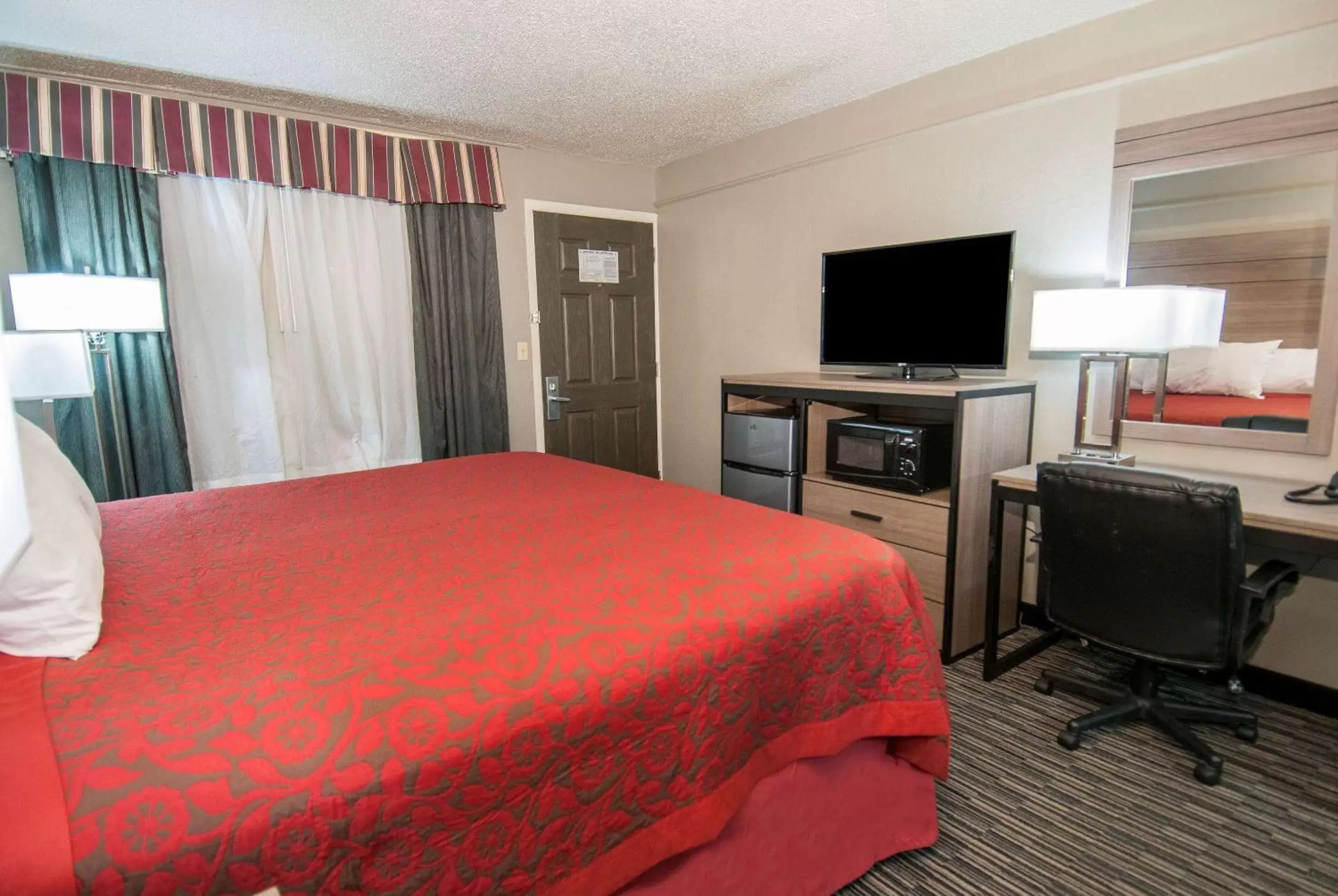 Photo of the whole room, Bed in Days Inn by Wyndham N.W. Medical Center