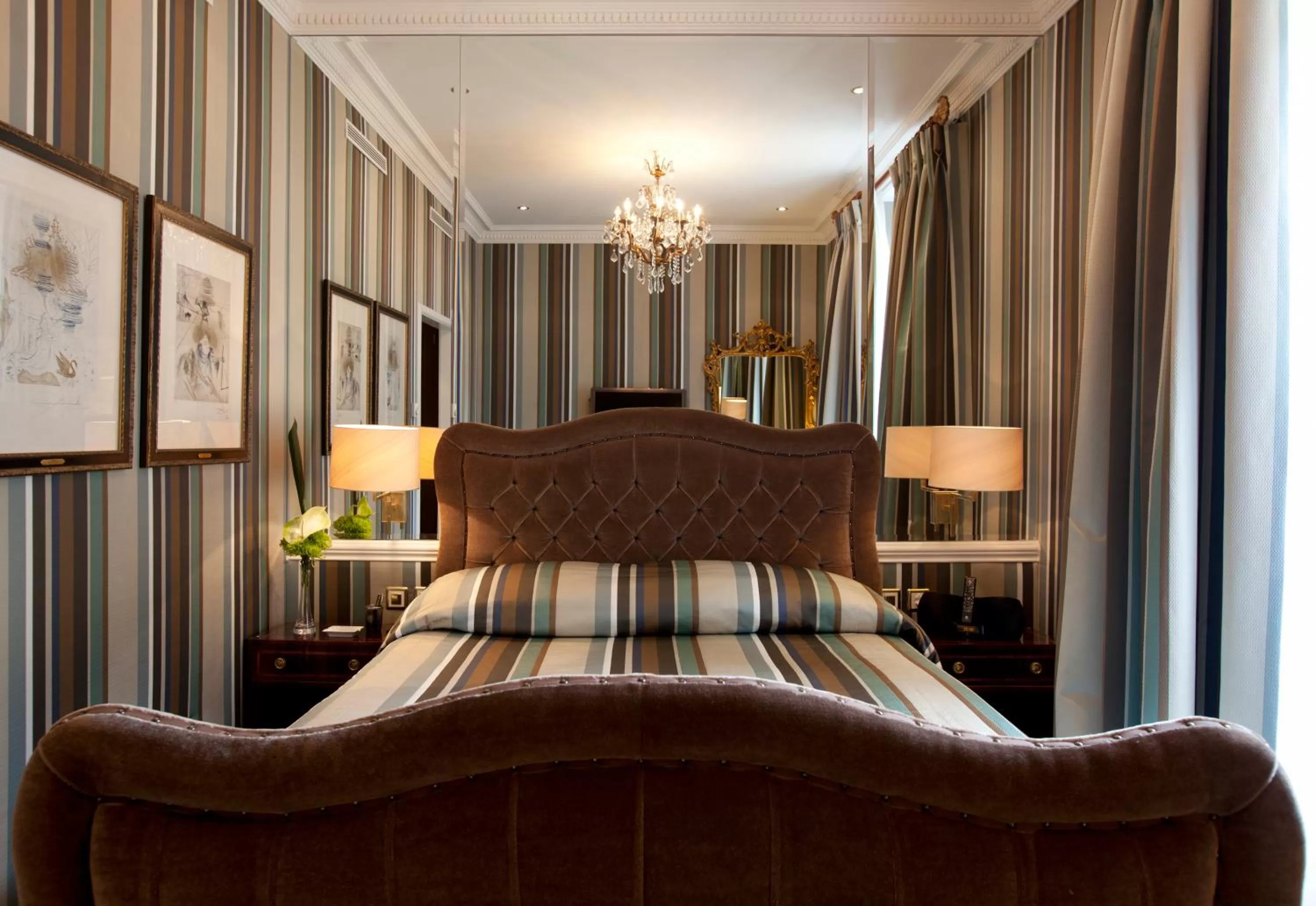 Bed in Hotel d'Angleterre