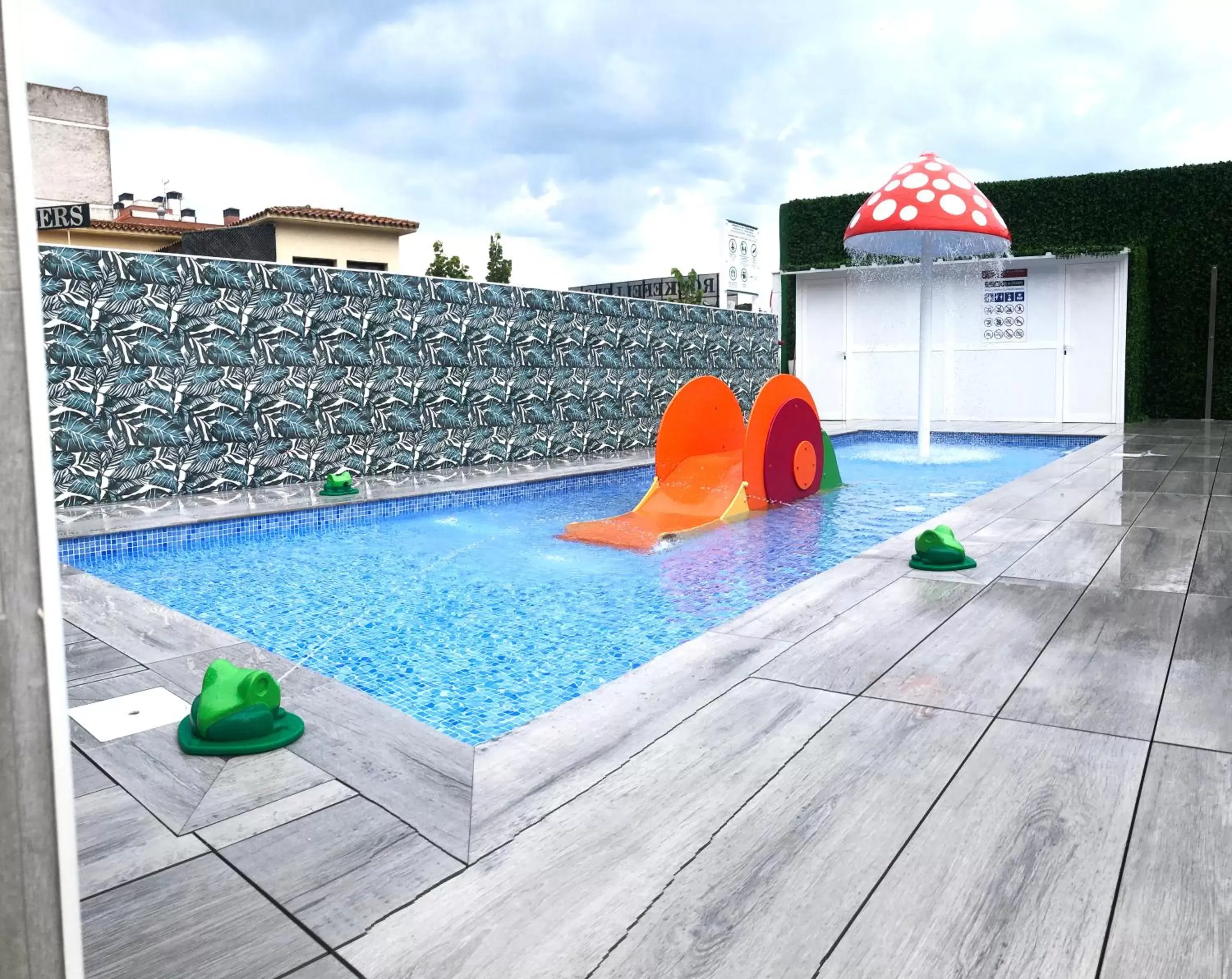 Swimming Pool in Hotel Maria del Mar