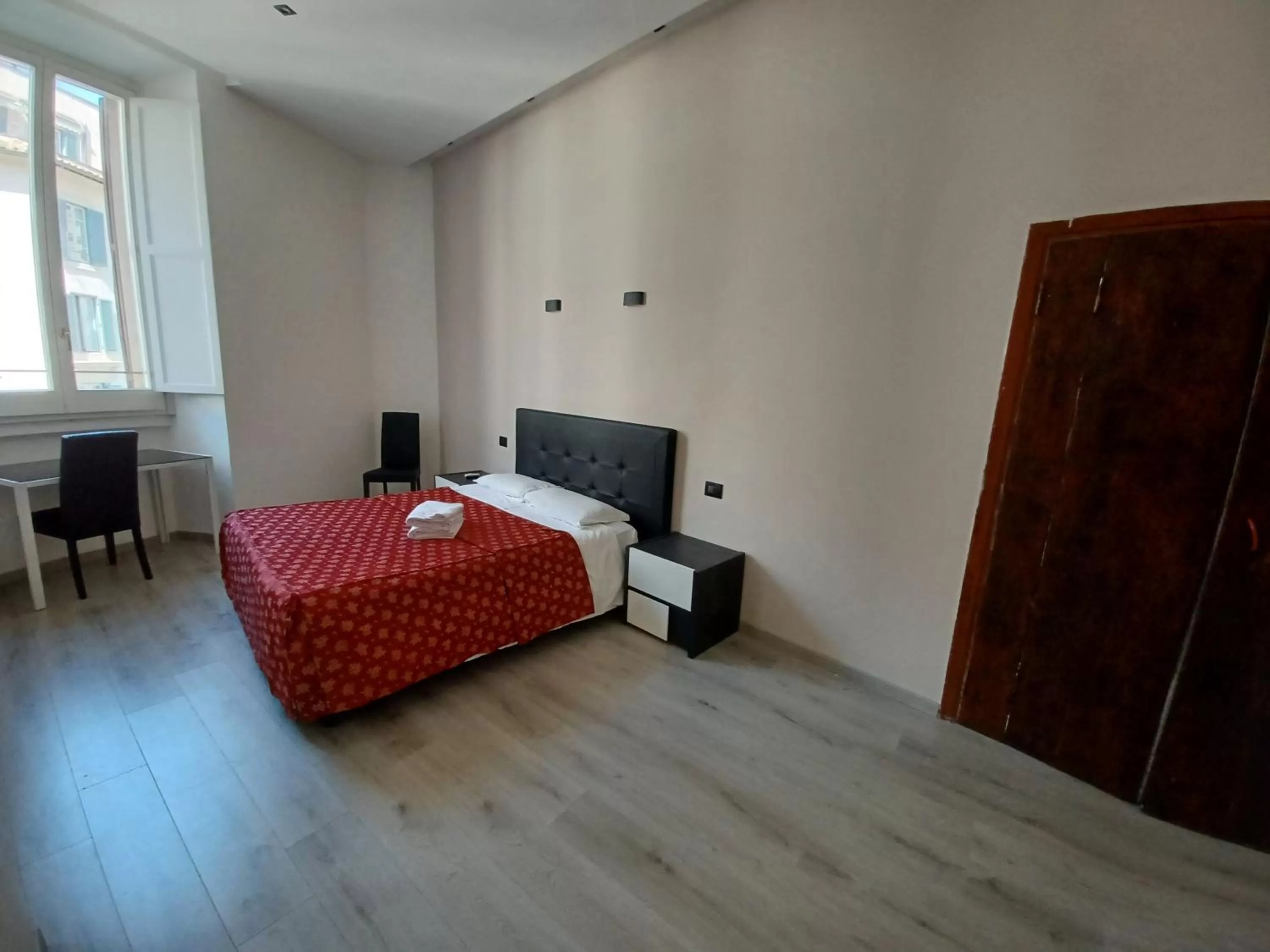 TV and multimedia, Bed in Hotel Mimosa Pantheon