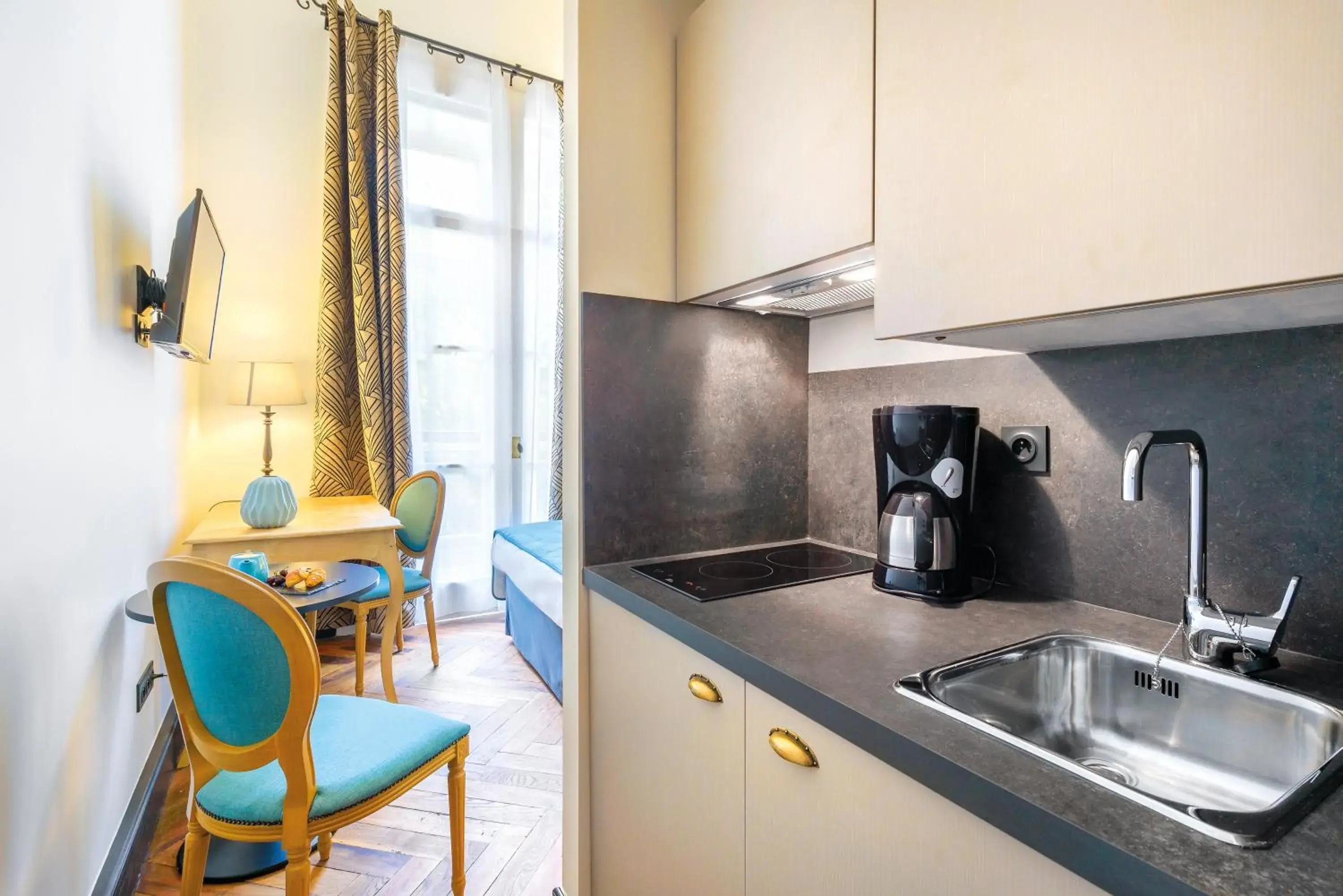 Kitchen or kitchenette, Kitchen/Kitchenette in Appart City Nimes Arenes