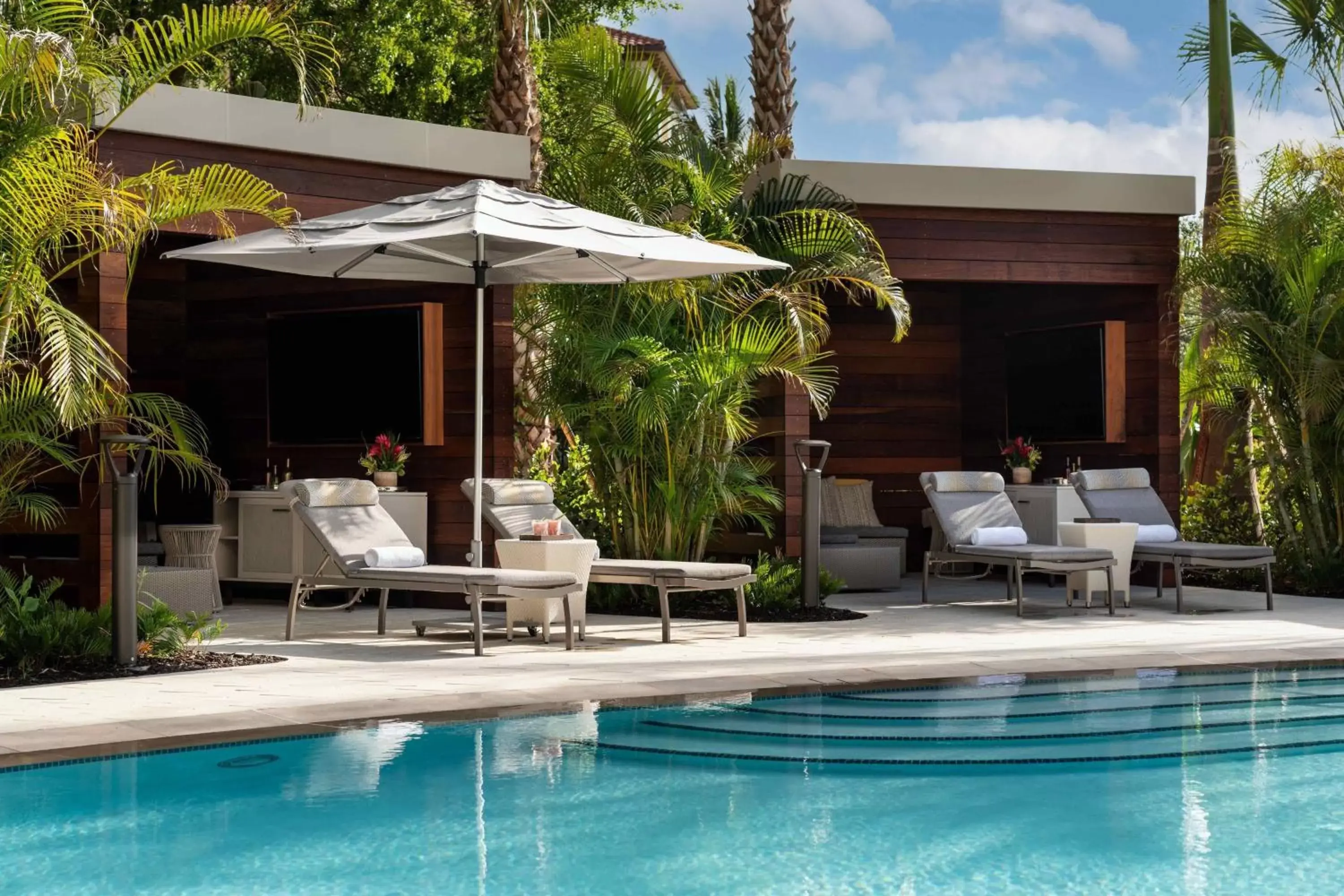 Area and facilities, Swimming Pool in The Ritz-Carlton Naples, Tiburón