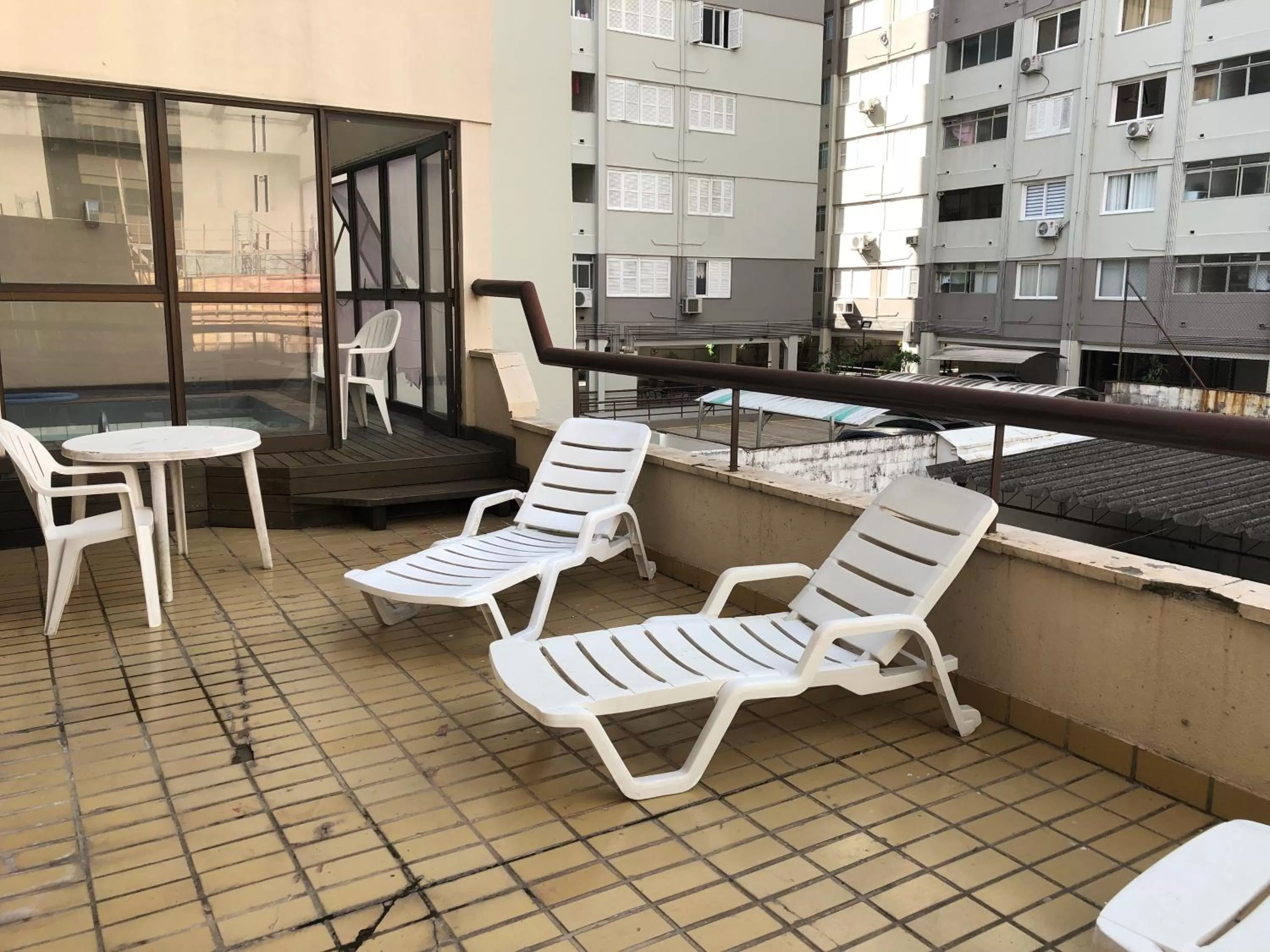 Swimming pool in Manhattan Apart Hotel