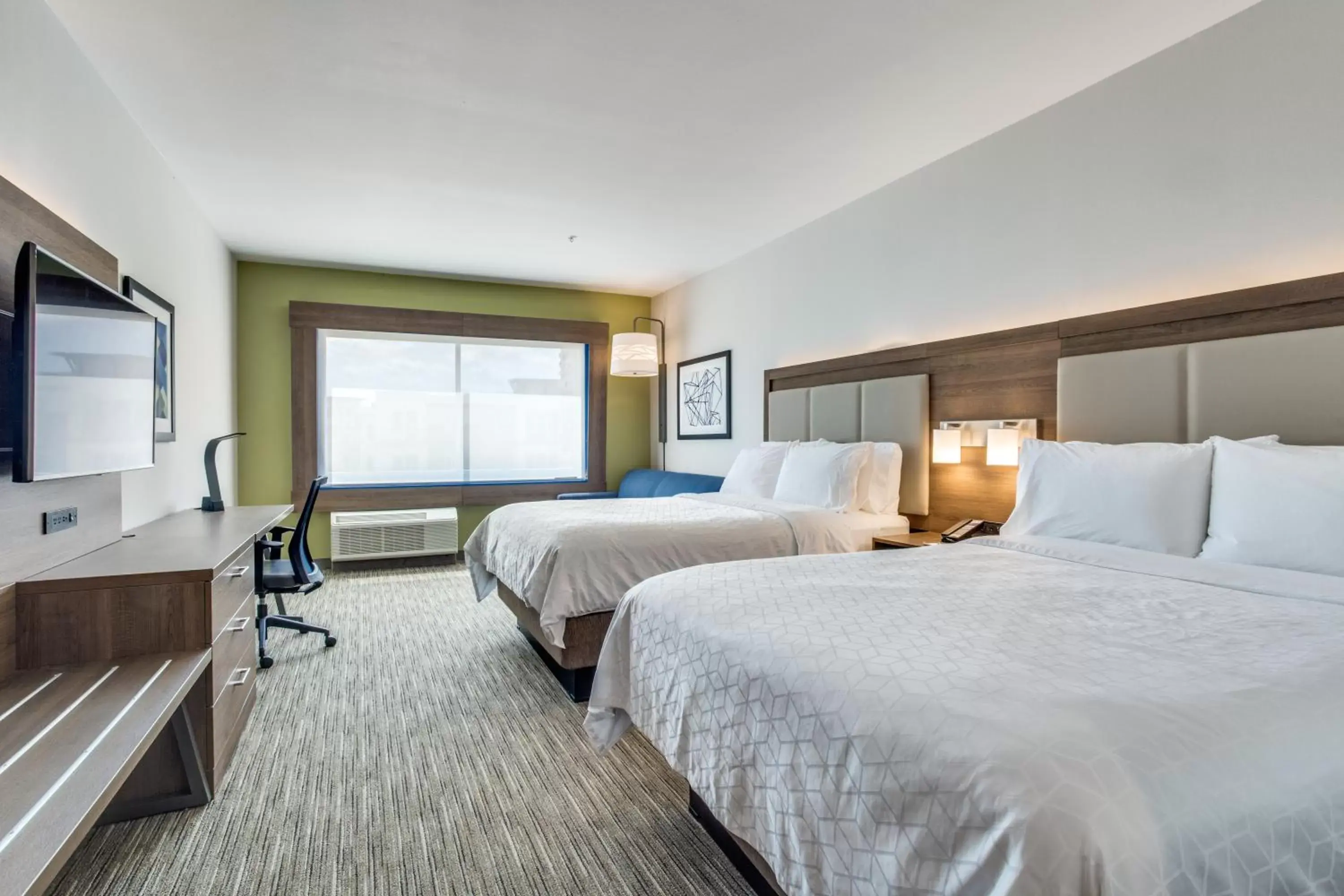 Bed in Holiday Inn Express & Suites - Denton South by IHG Bed in Holiday Inn Express & Suites - Denton South by IHG