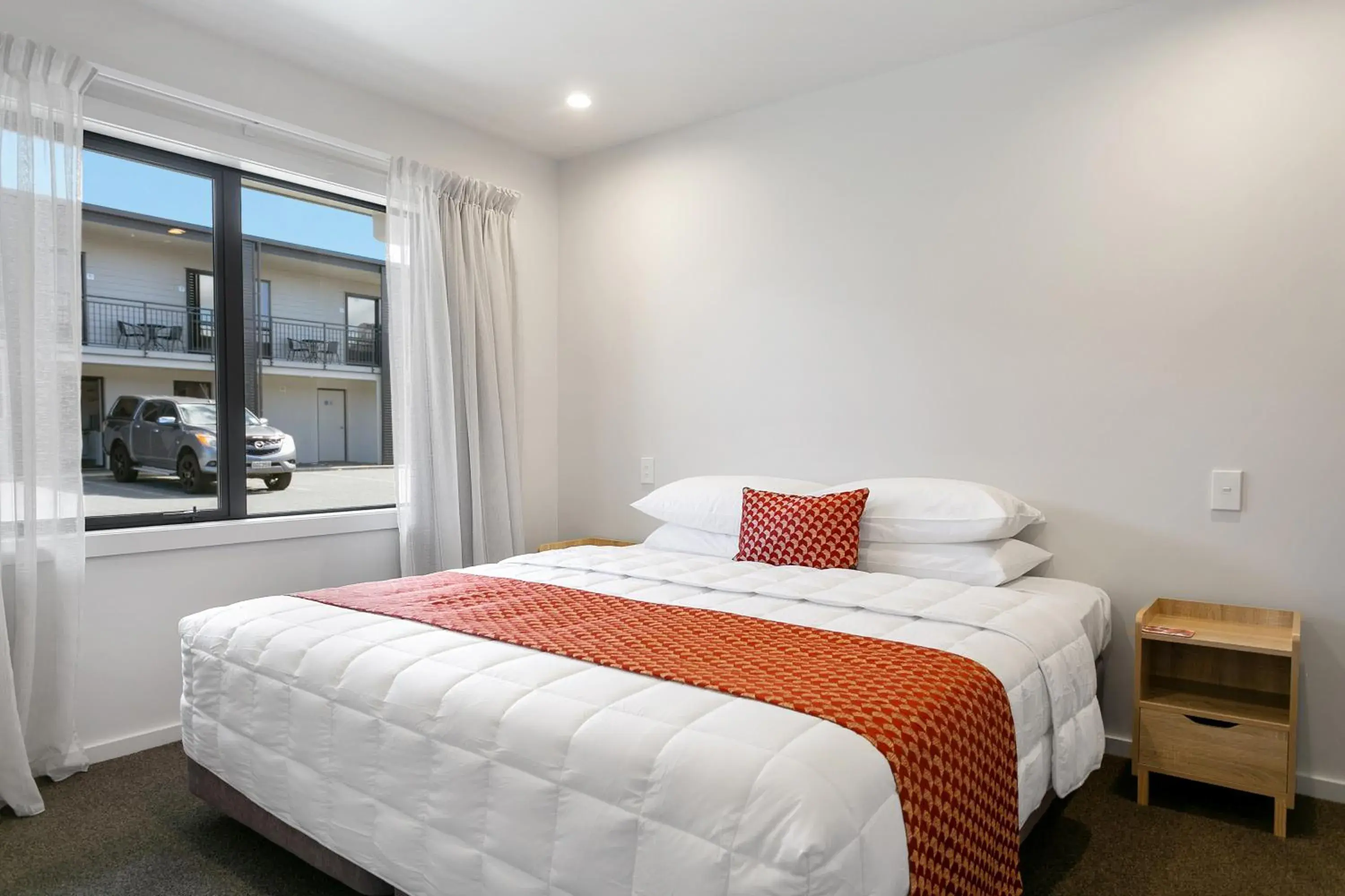 Bedroom, Bed in Acacia Lake View Motel