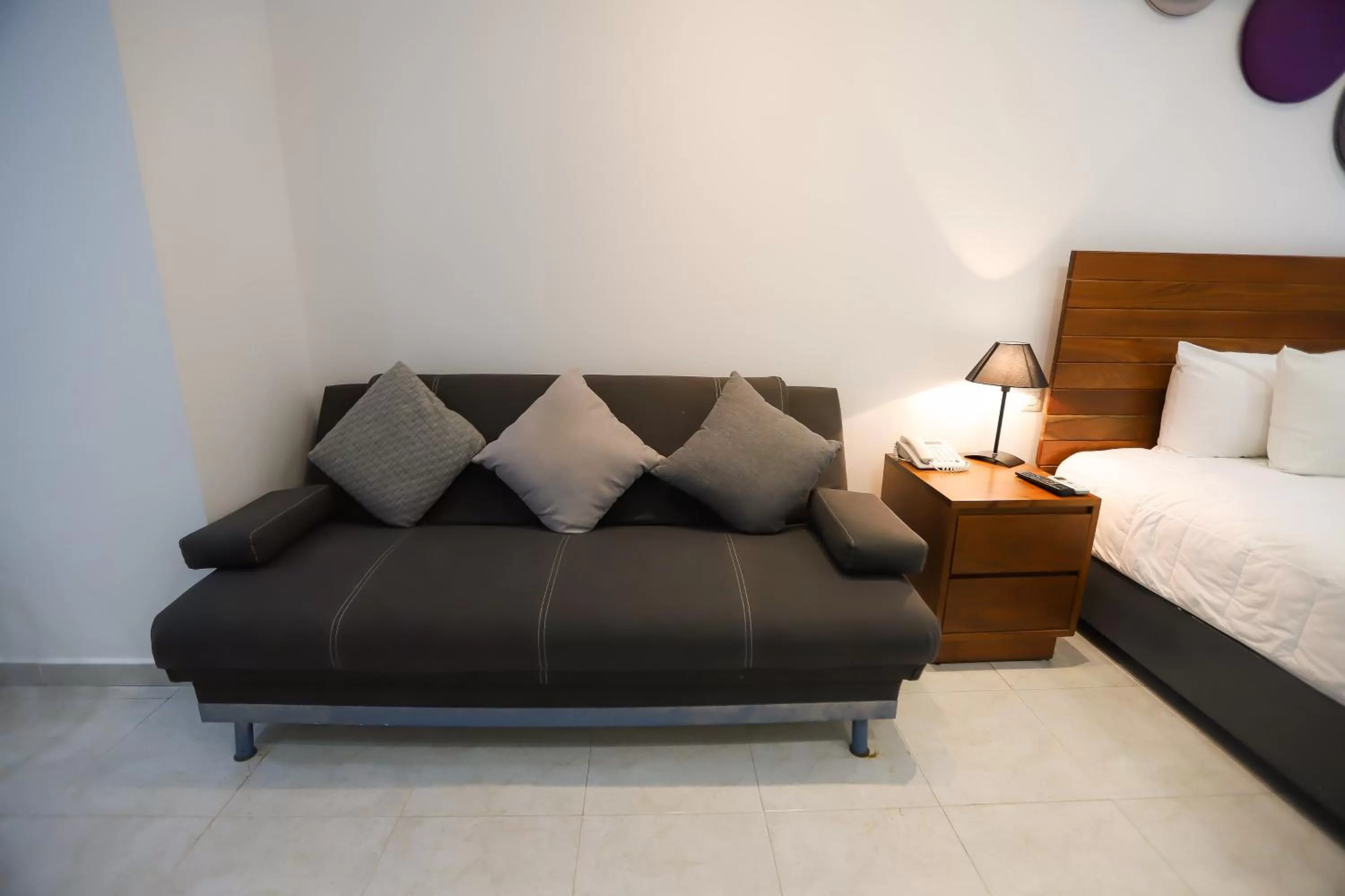 Living room, Bed in TRYP by Wyndham Chetumal