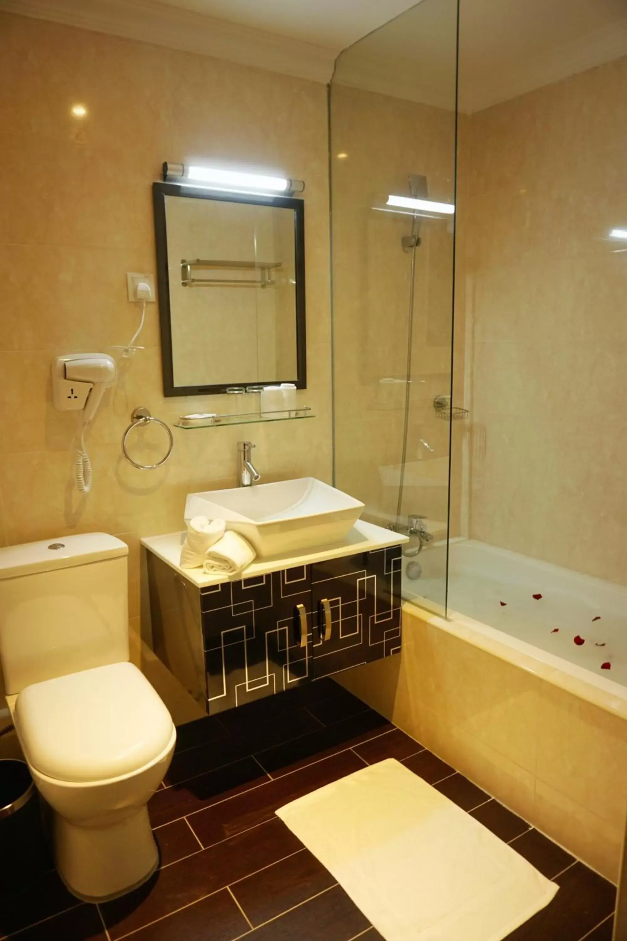 Shower, Bathroom in Merchant Hotel