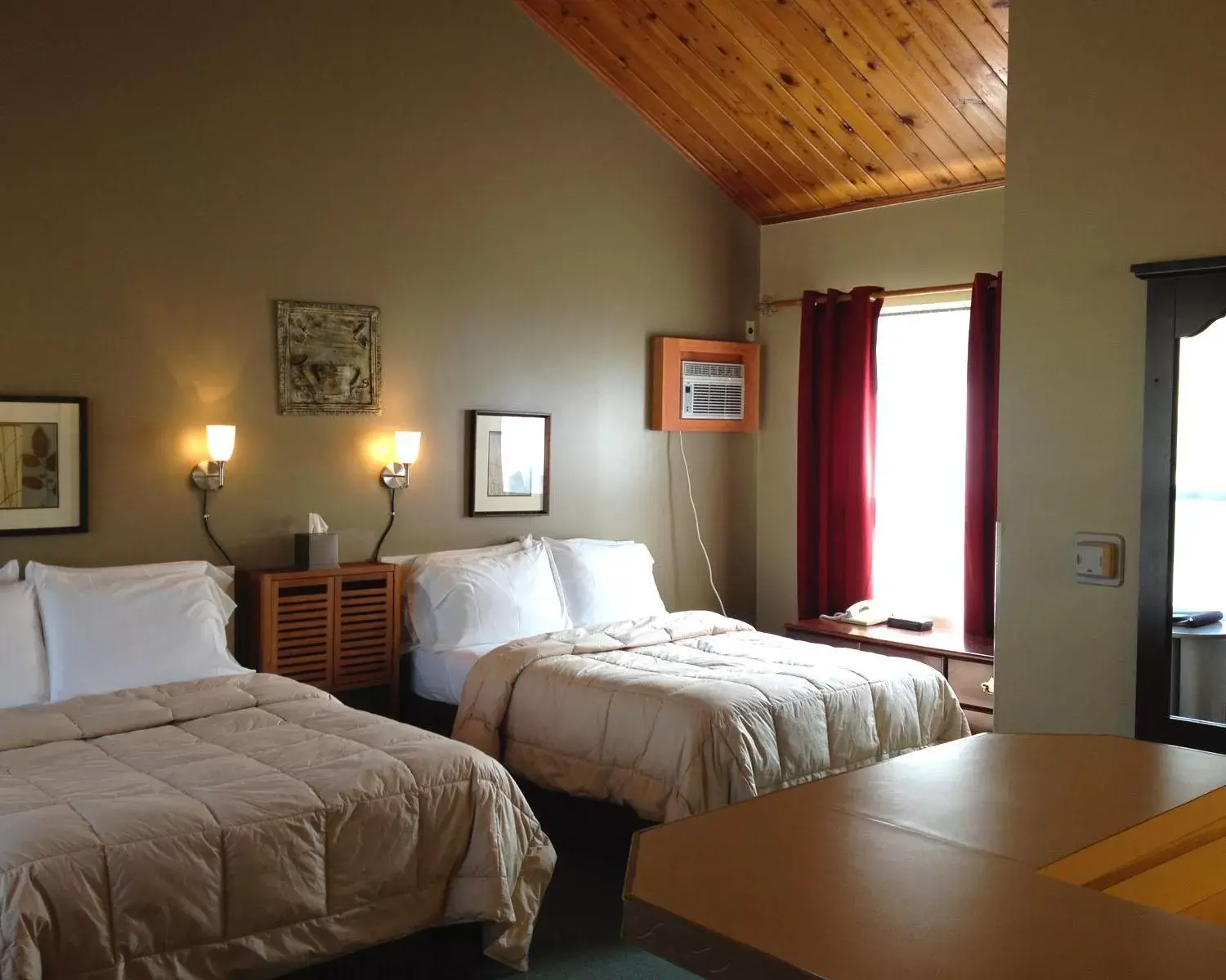 Bedroom, Bed in Vinehurst Inn & Suites