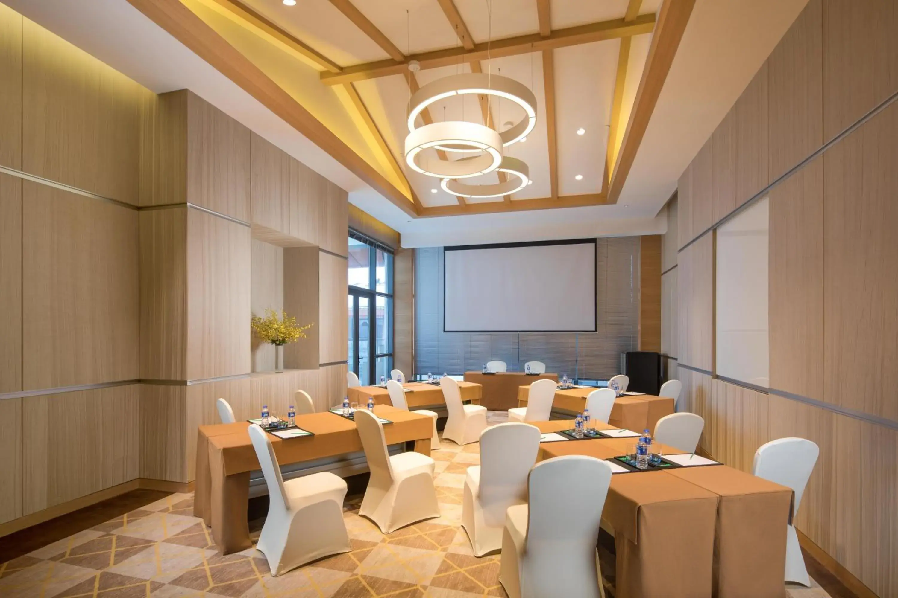 Meeting/conference room in Holiday Inn Kunshan Huaqiao, an IHG Hotel