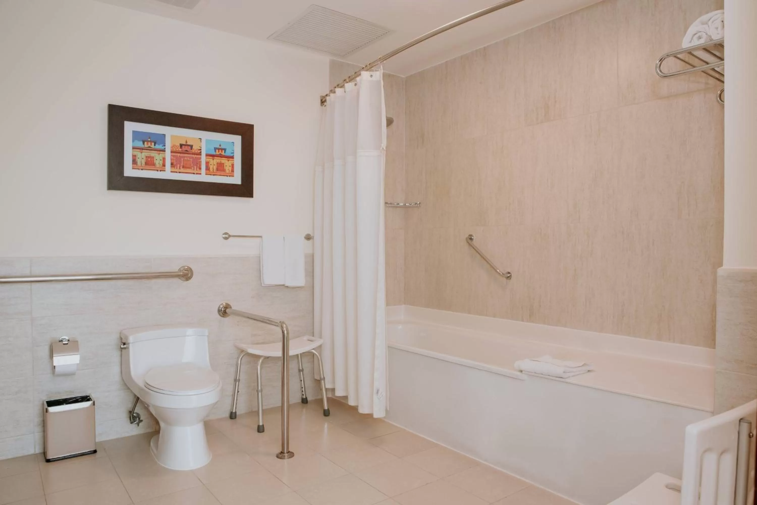Bathroom in Courtyard by Marriott Guayaquil