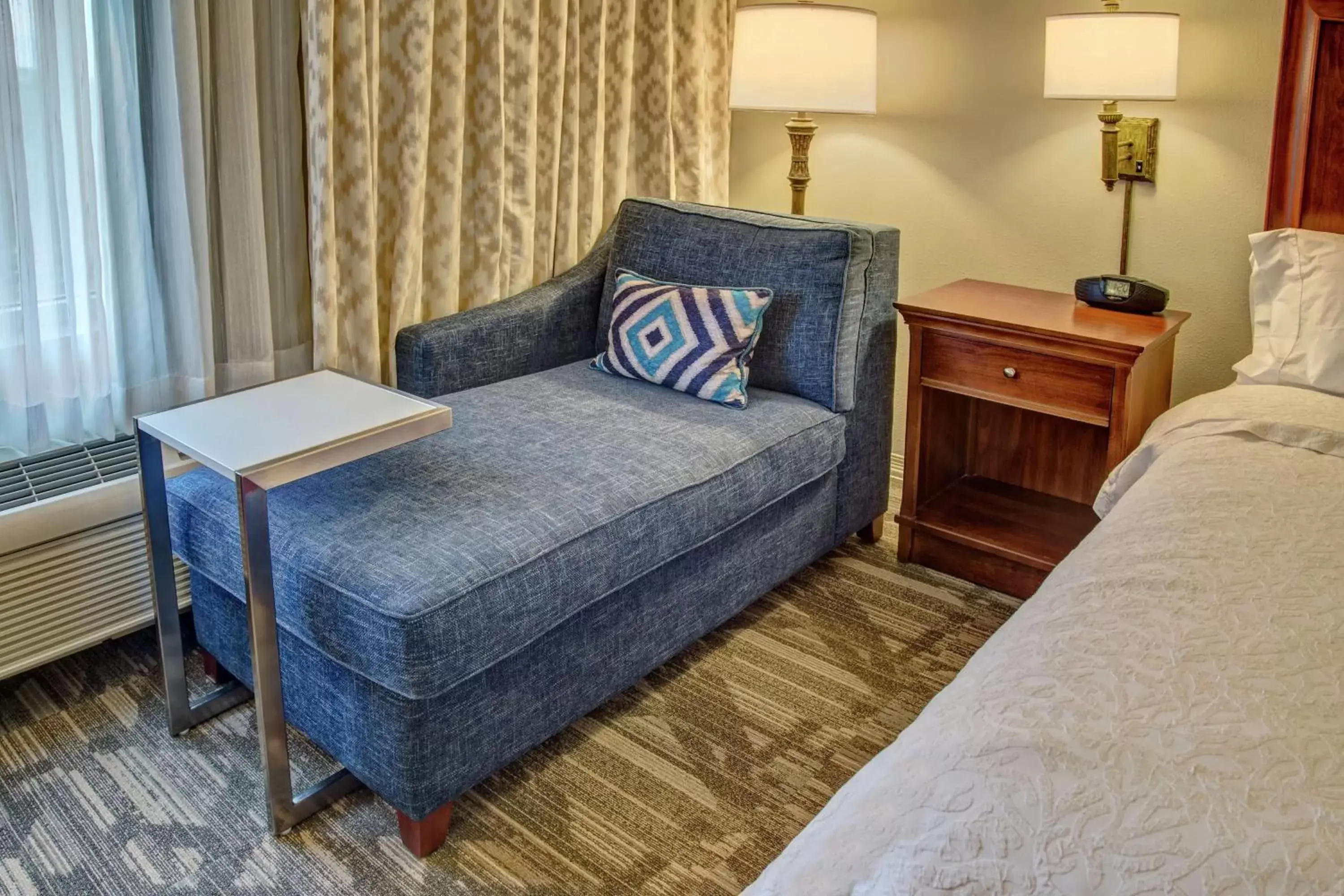 Living room, Bed in Hampton Inn & Suites Stuart-North