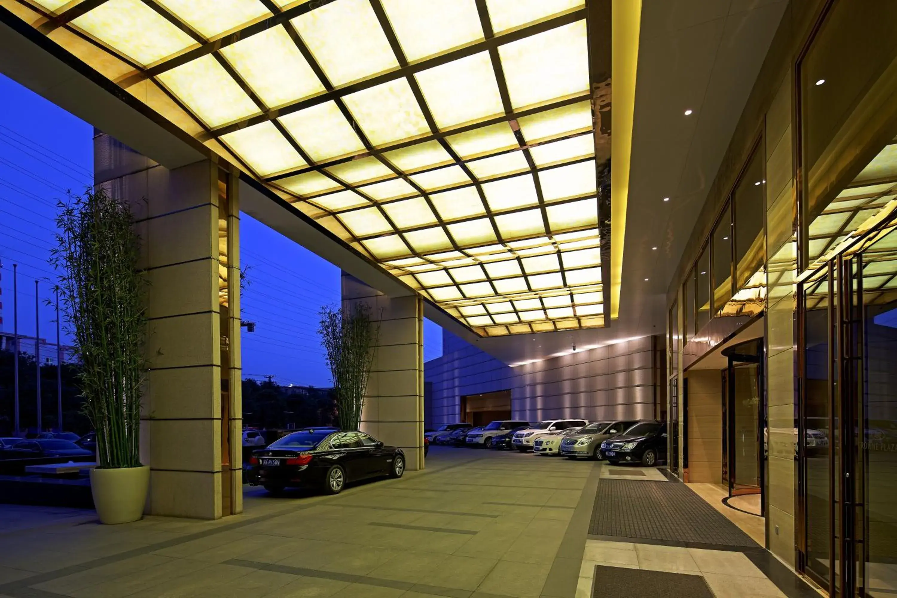 Property building in Crowne Plaza Xi'an, an IHG Hotel