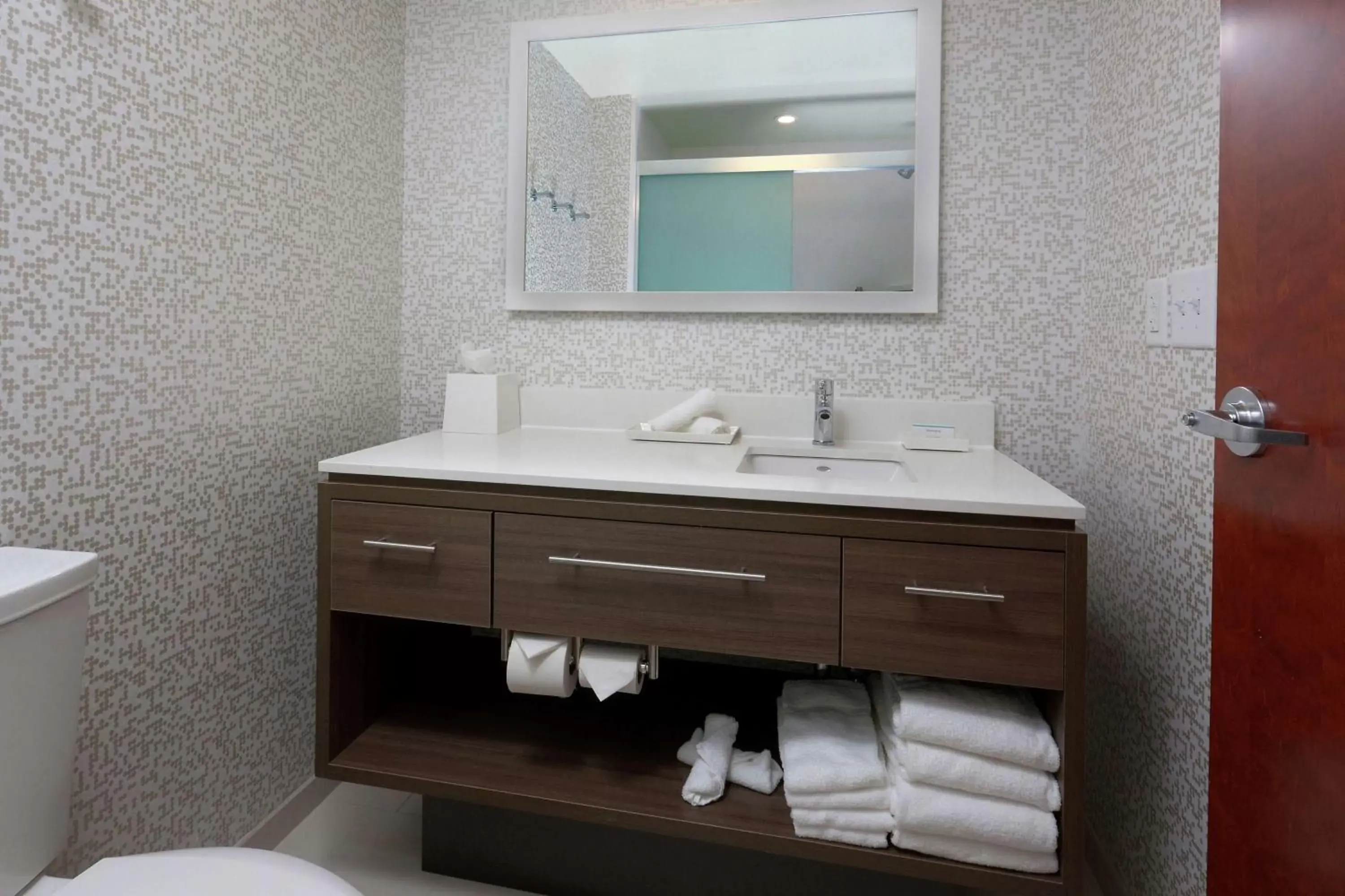 Bathroom in Home2 Suites By Hilton Duncan