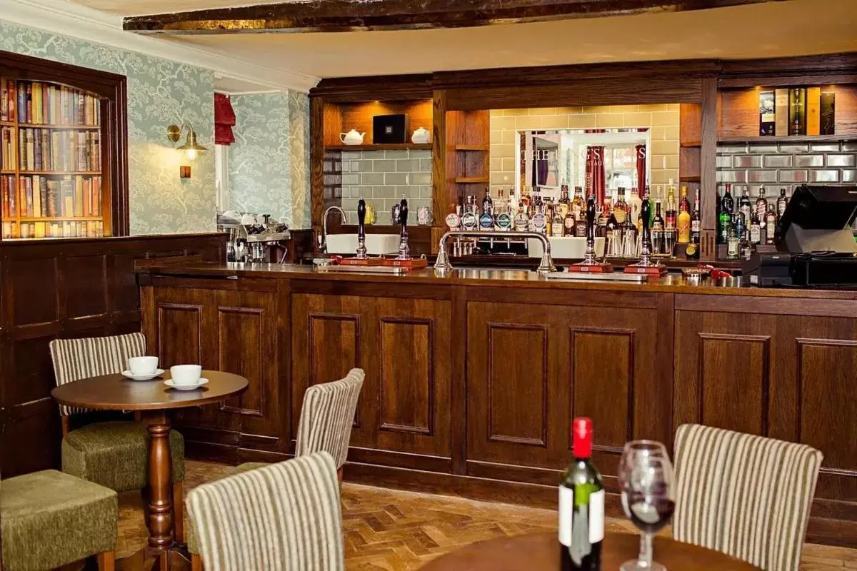 Coffee/tea facilities, Restaurant/Places to Eat in Kings Arms Hotel