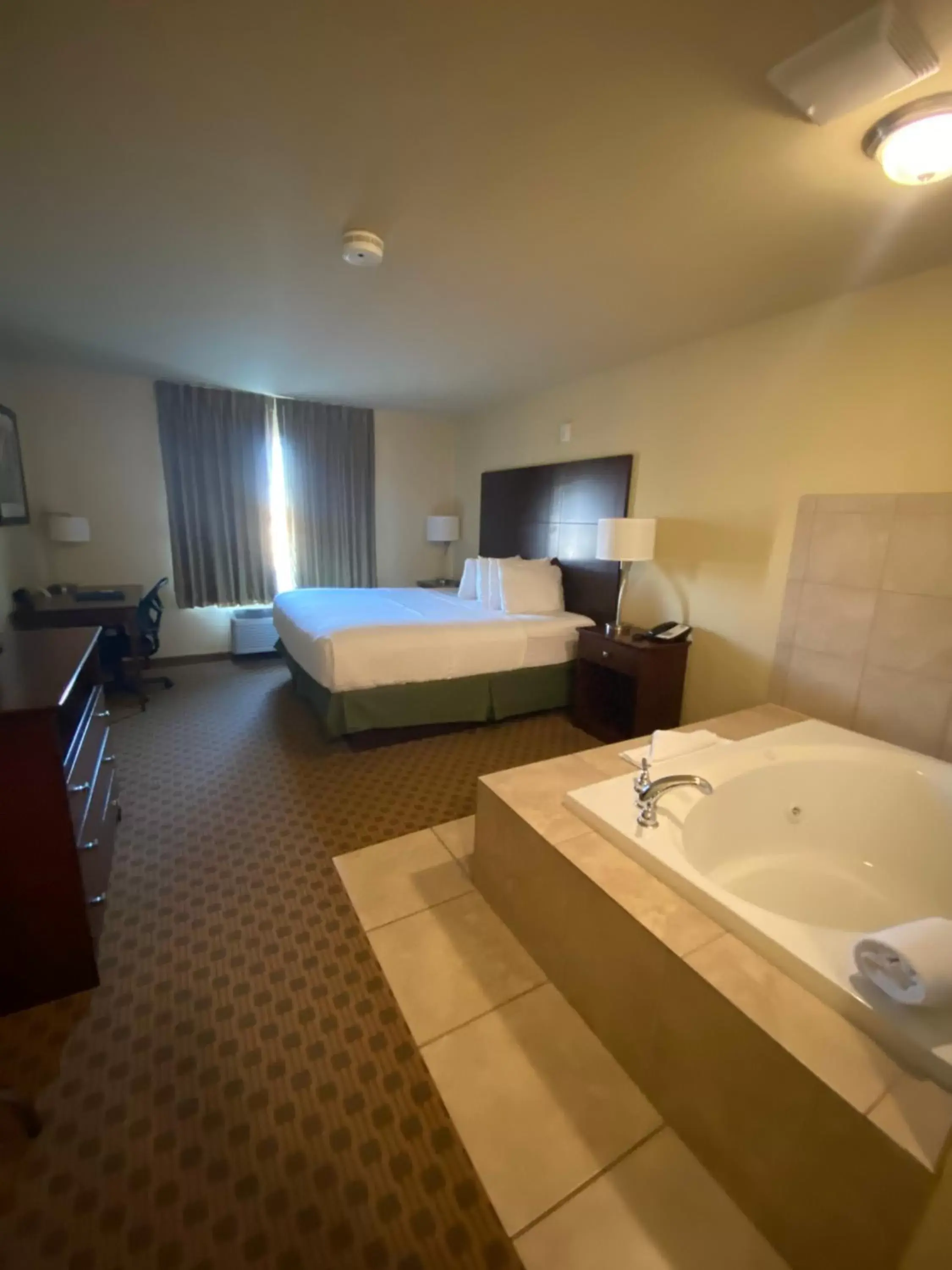 Bedroom, Bathroom in Cobblestone Hotel & Suites - Broken Bow