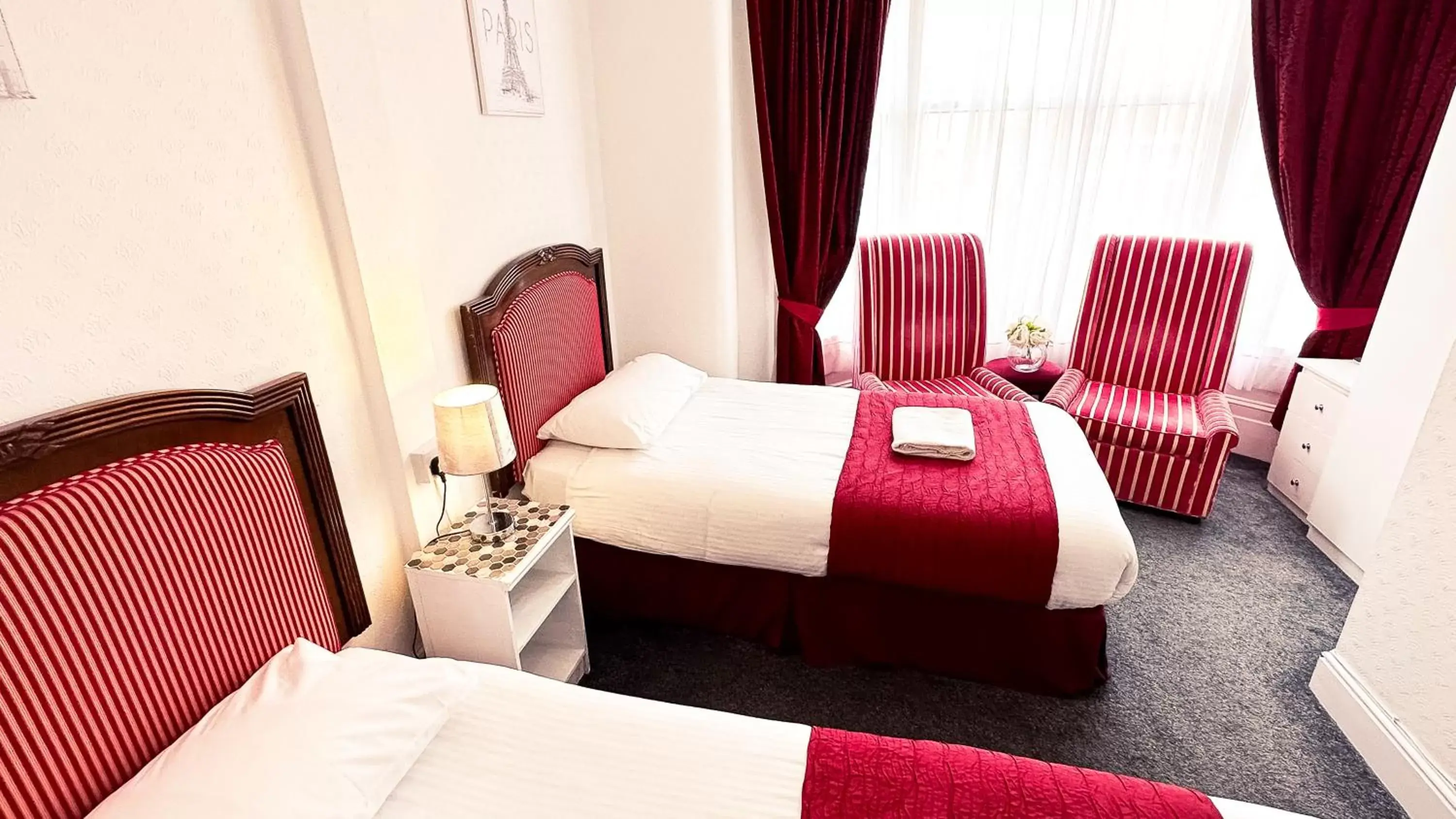 Bed in The Melville Hotel - Central Location