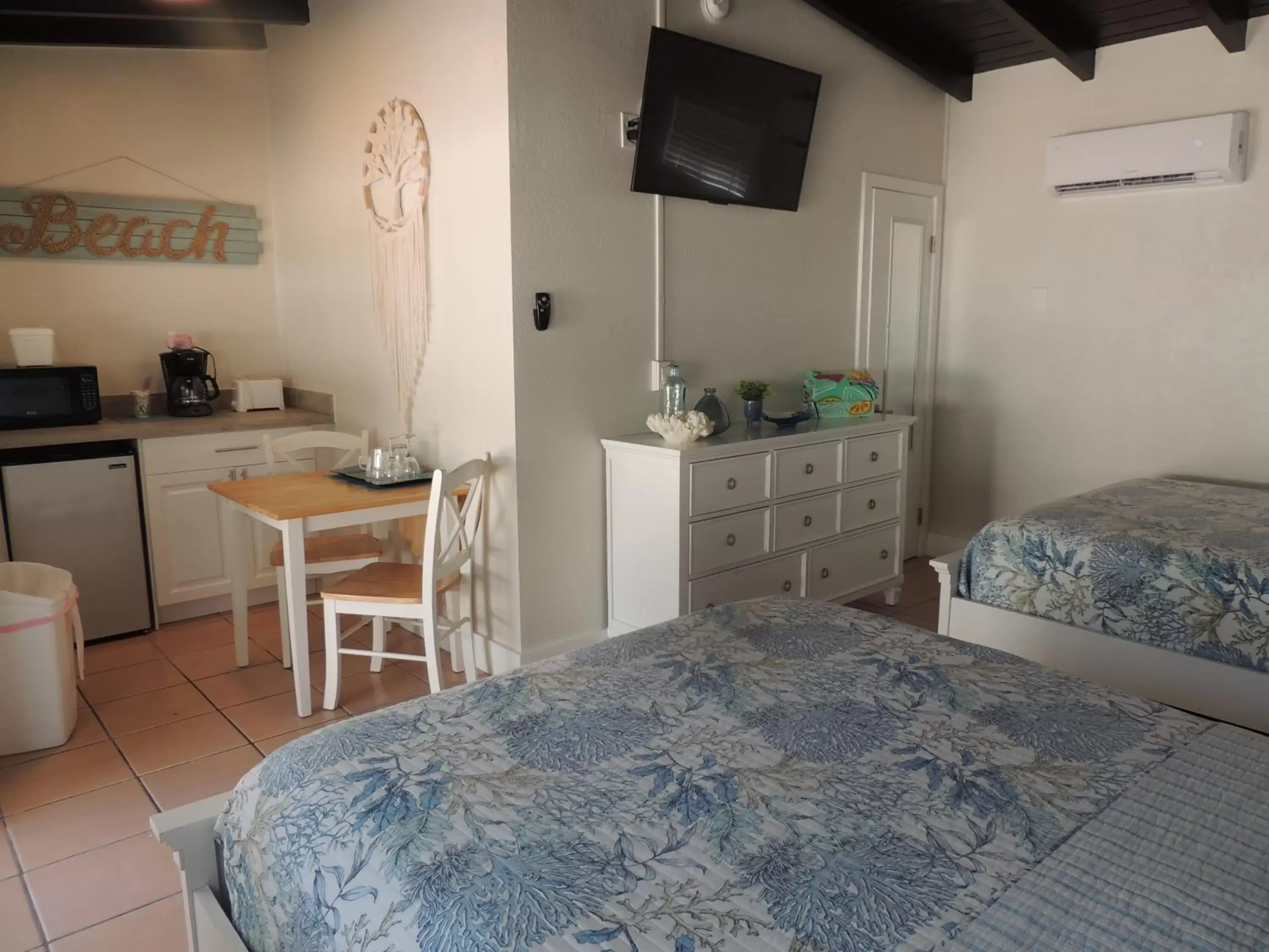 Bedroom, Bed in Sands of Islamorada