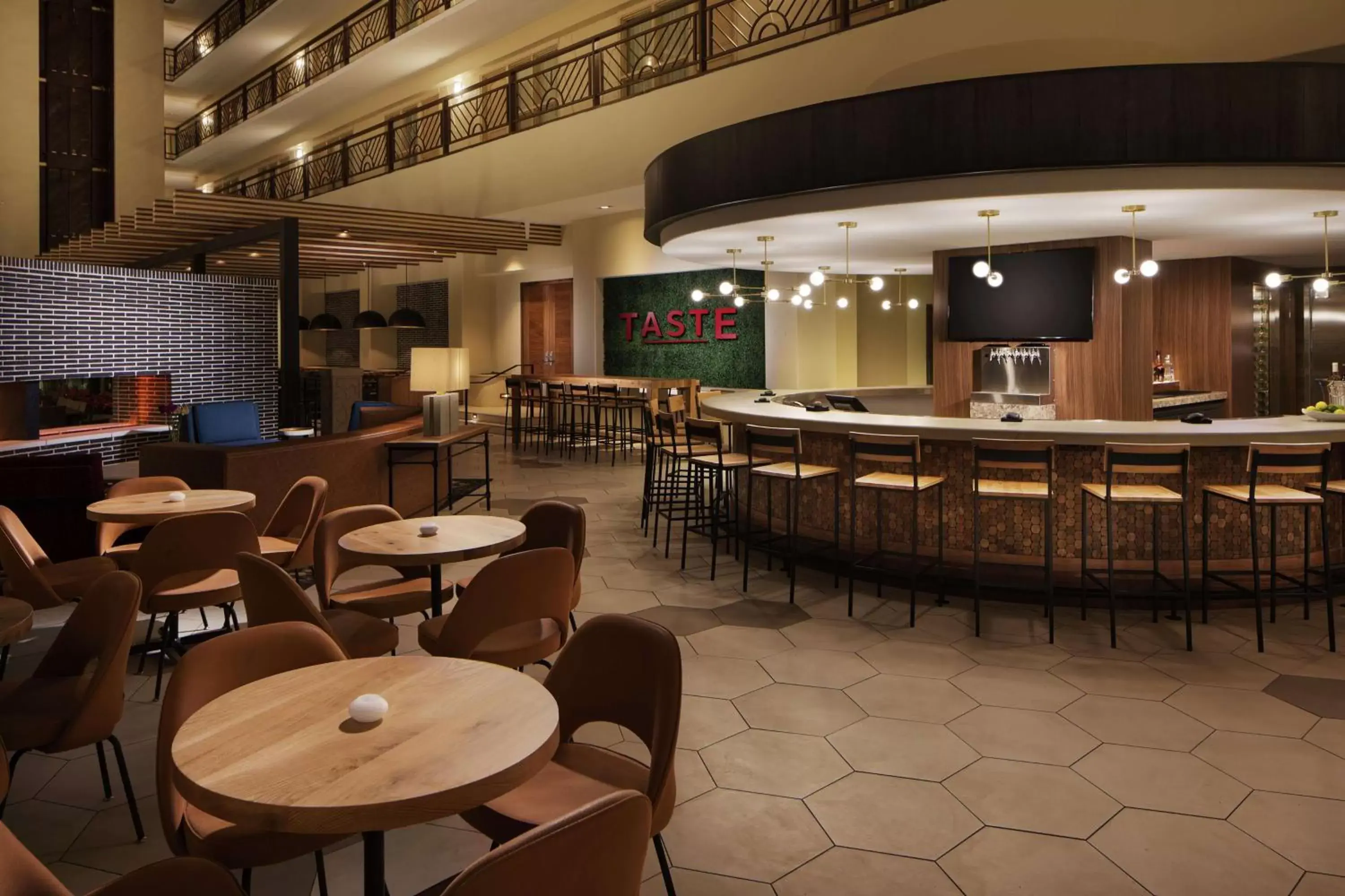 Lounge or bar, Lounge/Bar in Embassy Suites San Francisco Airport - South San Francisco