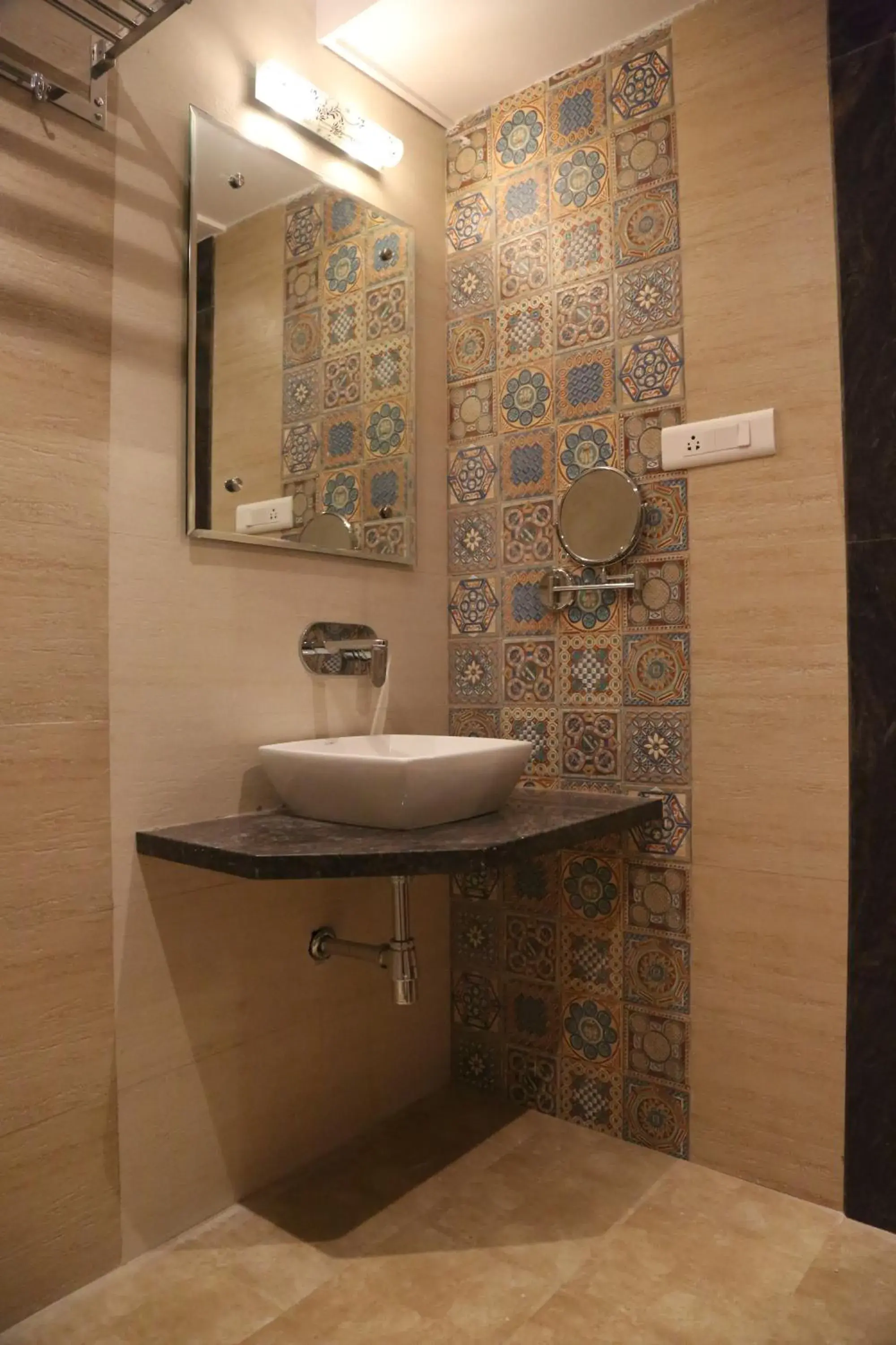 Bathroom in Hotel Varanasi Inn