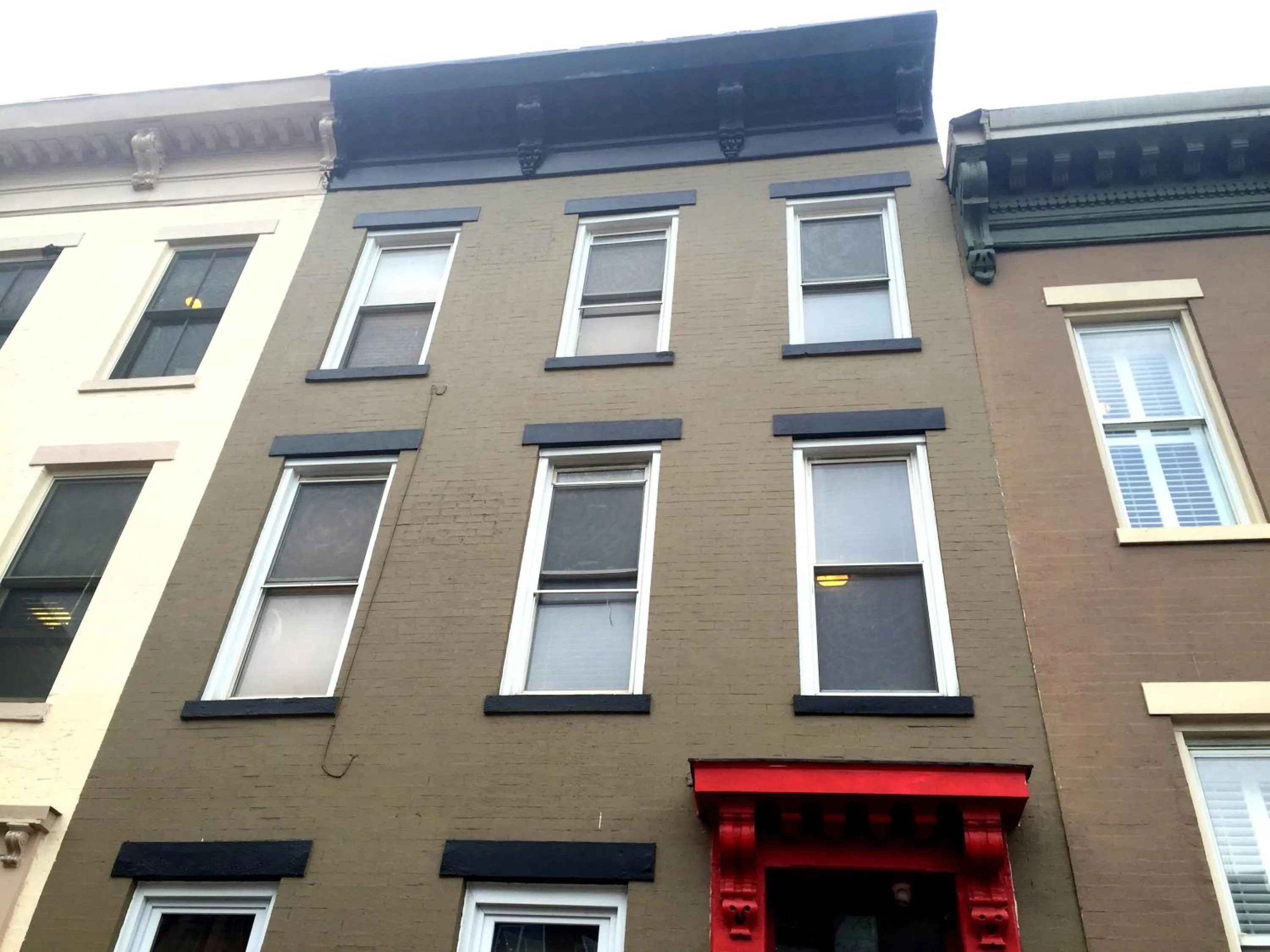 Facade/entrance in DC International Hostel 2