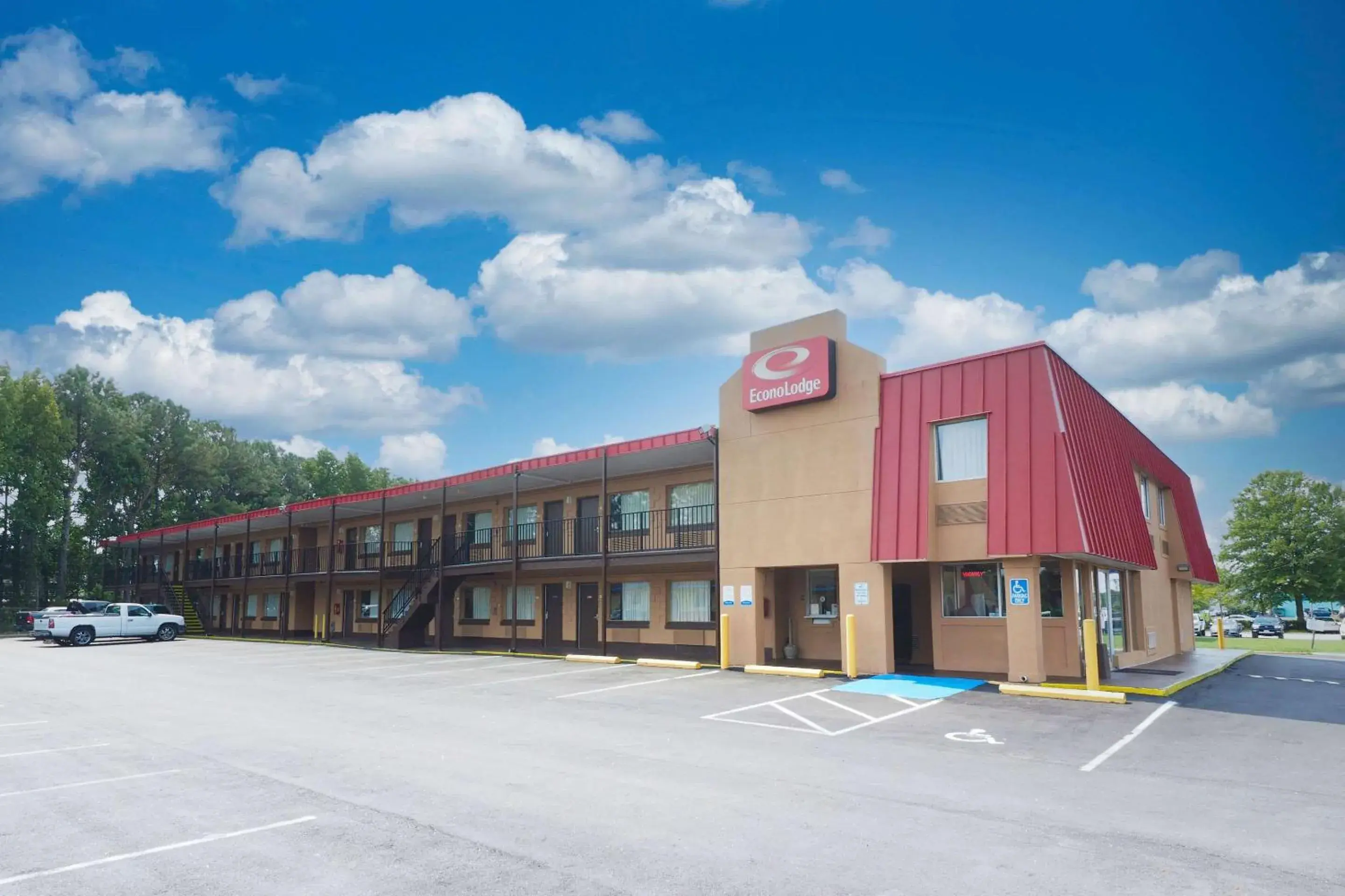 Property Building in Econo Lodge Town Center