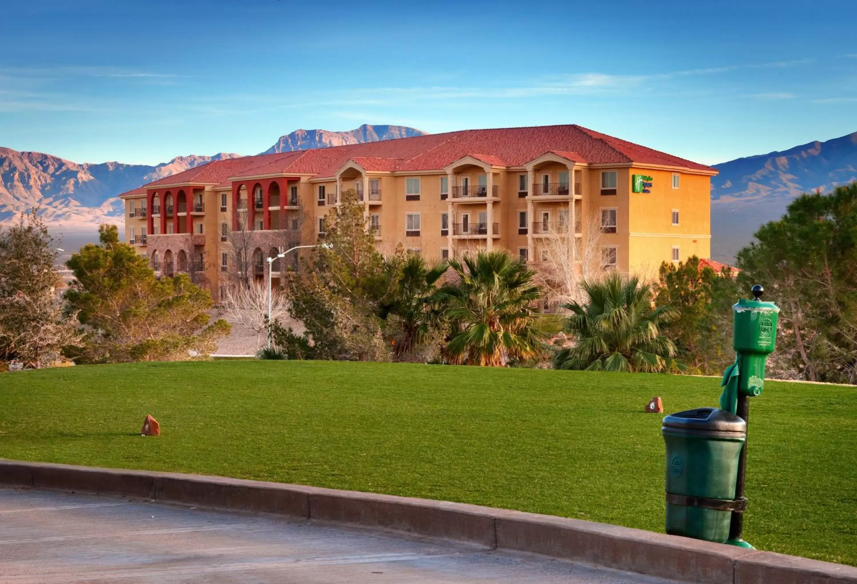 Property Building in Holiday Inn Express & Suites Mesquite Nevada, an IHG Hotel