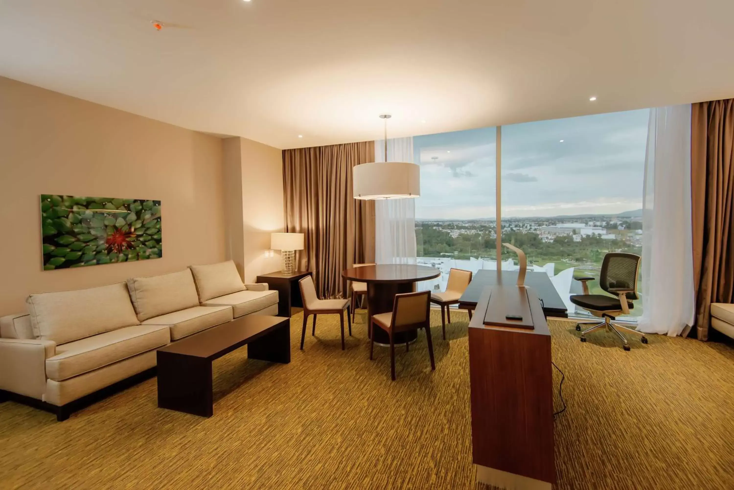 Bedroom, Seating Area in Hilton Garden Inn Puebla Angelopolis