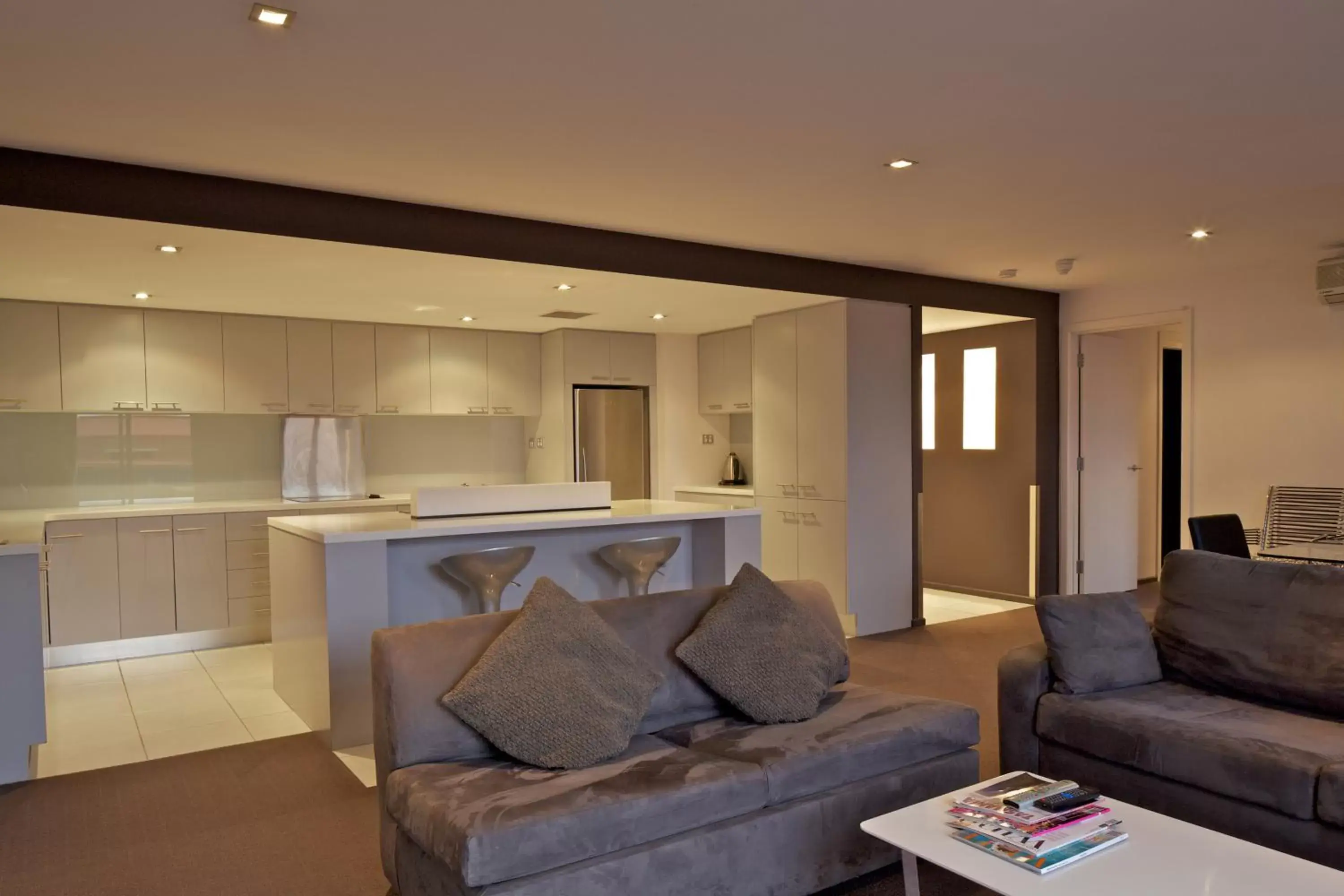 Kitchen or kitchenette, Seating Area in Zero Davey Boutique Apartment Hotel