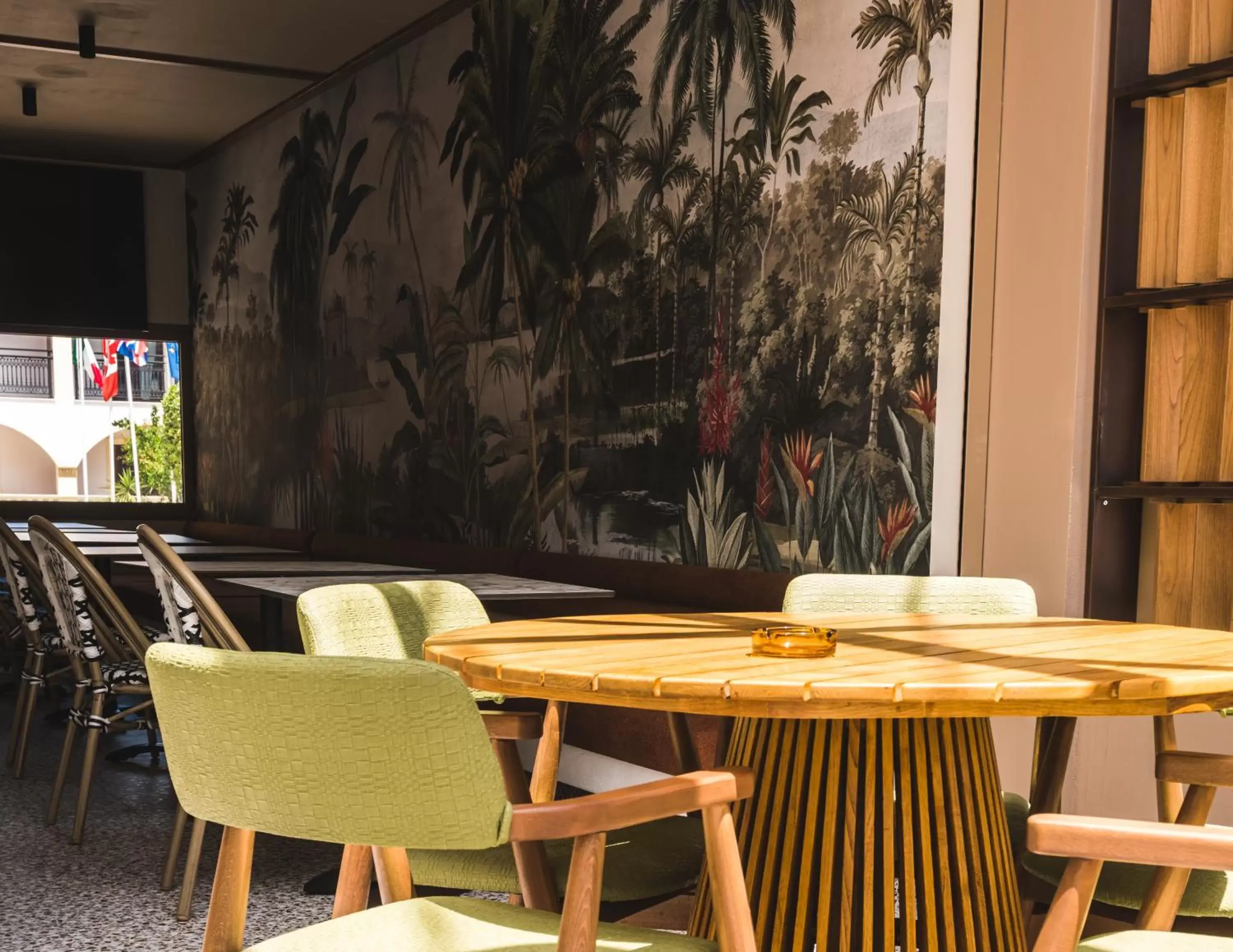 Restaurant/places to eat in Canadian Hotel Restaurant/places to eat in Canadian Hotel