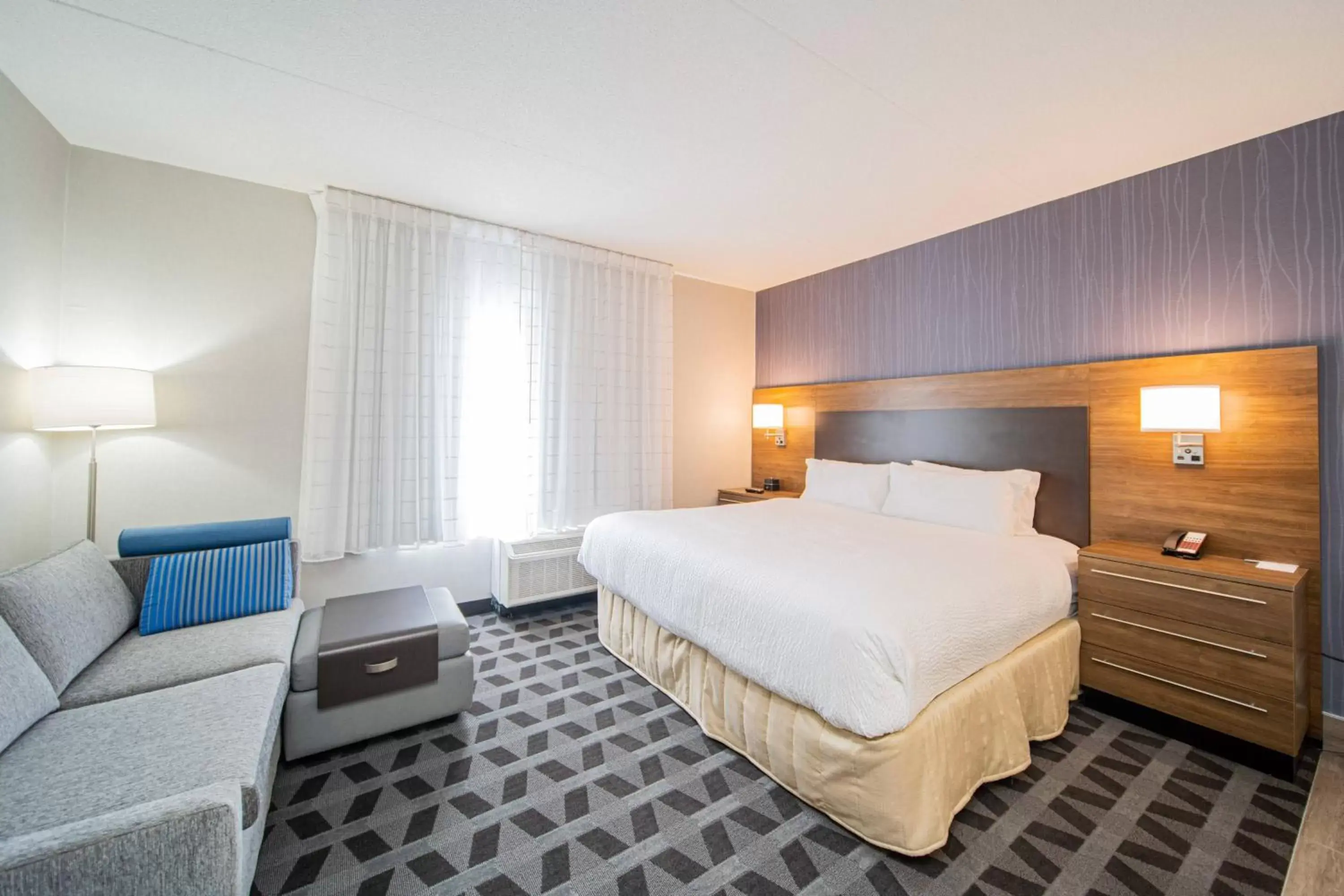 Bedroom, Bed in TownePlace Suites by Marriott Brantford and Conference Centre