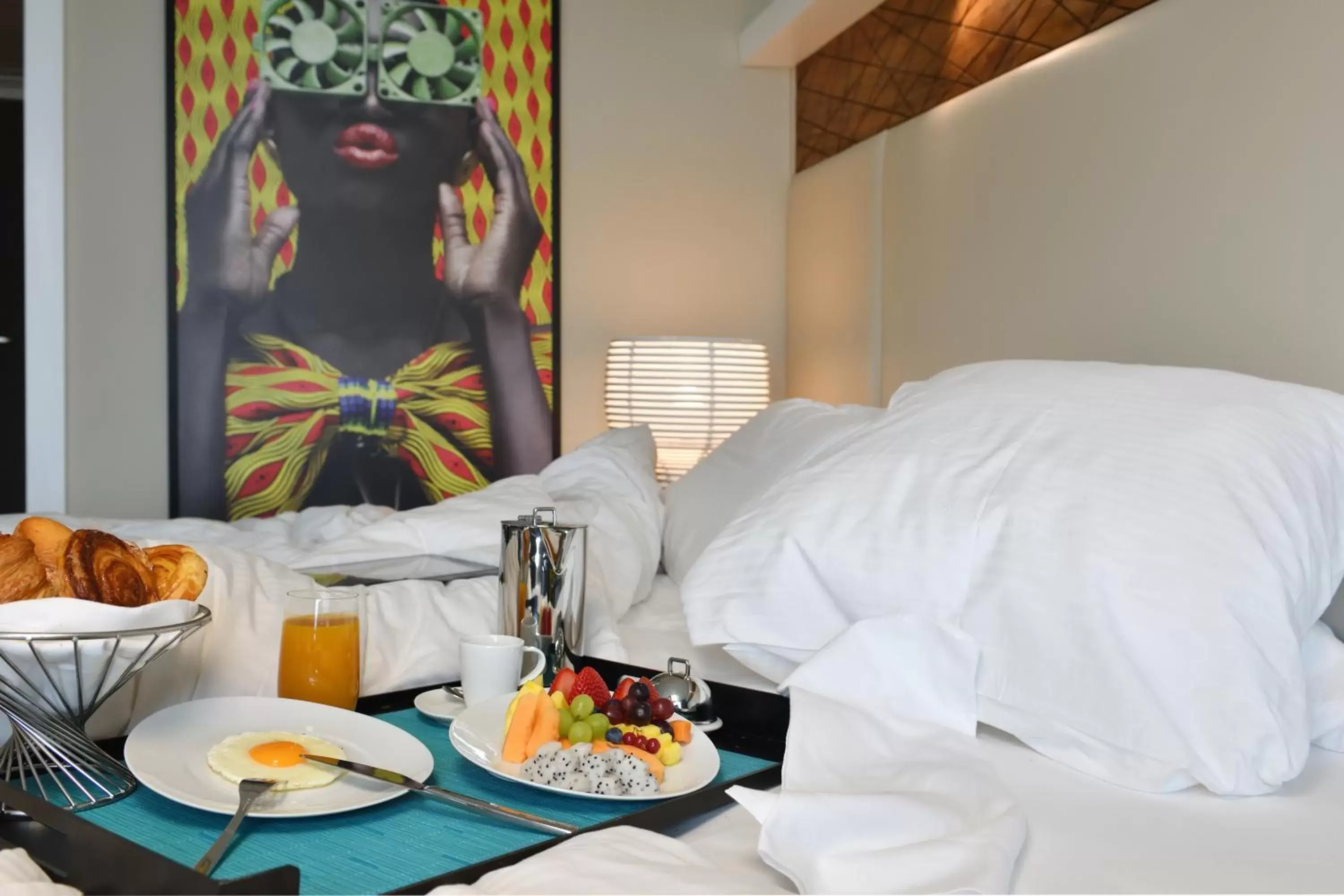 Breakfast, Bed in Pullman Abidjan