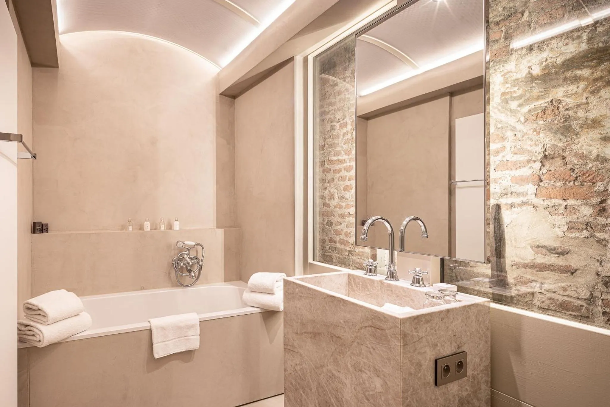 Bathroom in De Tuilerieën - Small Luxury Hotels of the World