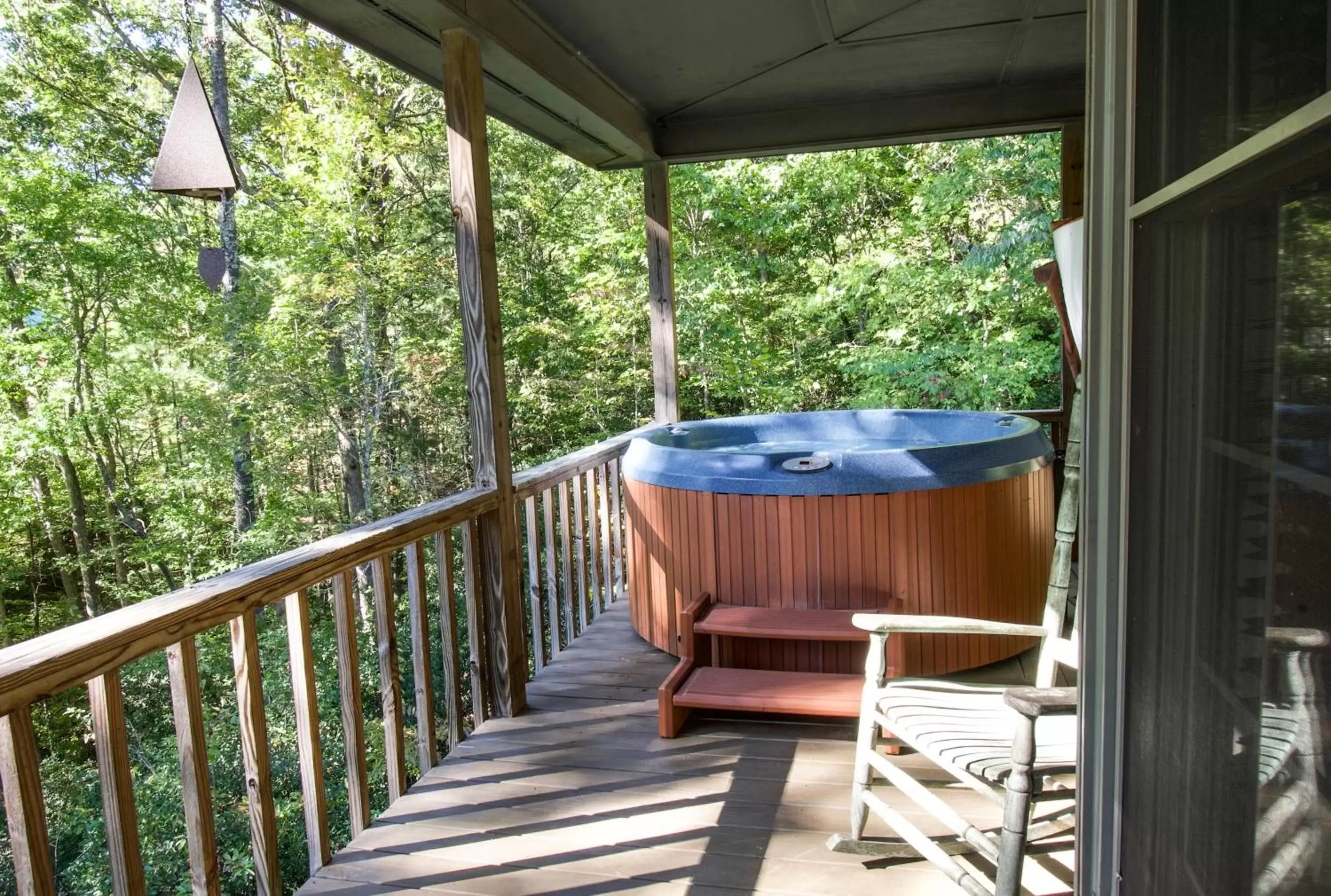 Hot Tub in Paradise Hills, Winery Resort & Spa