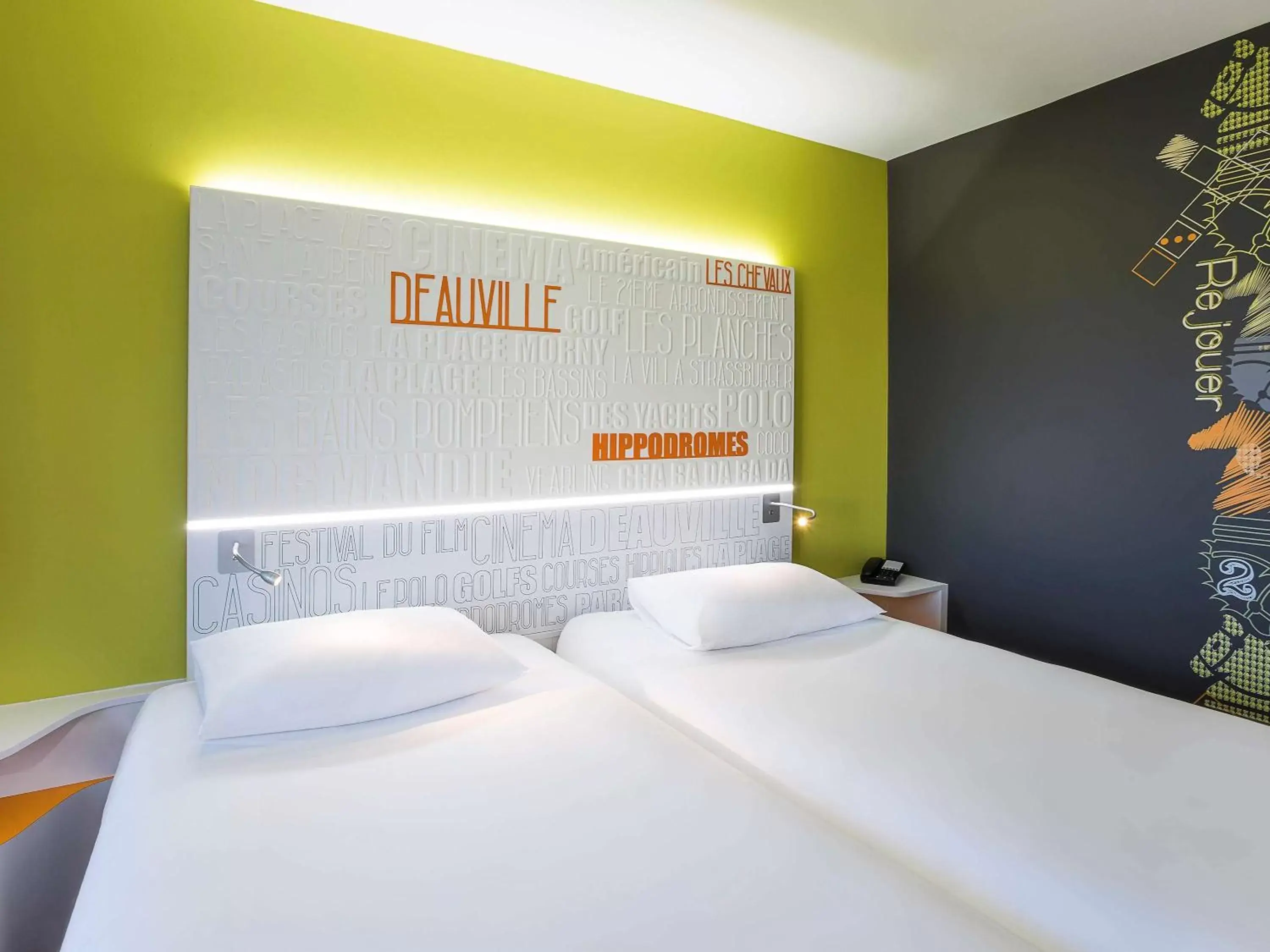 Photo of the whole room, Bed in ibis Styles Deauville Centre
