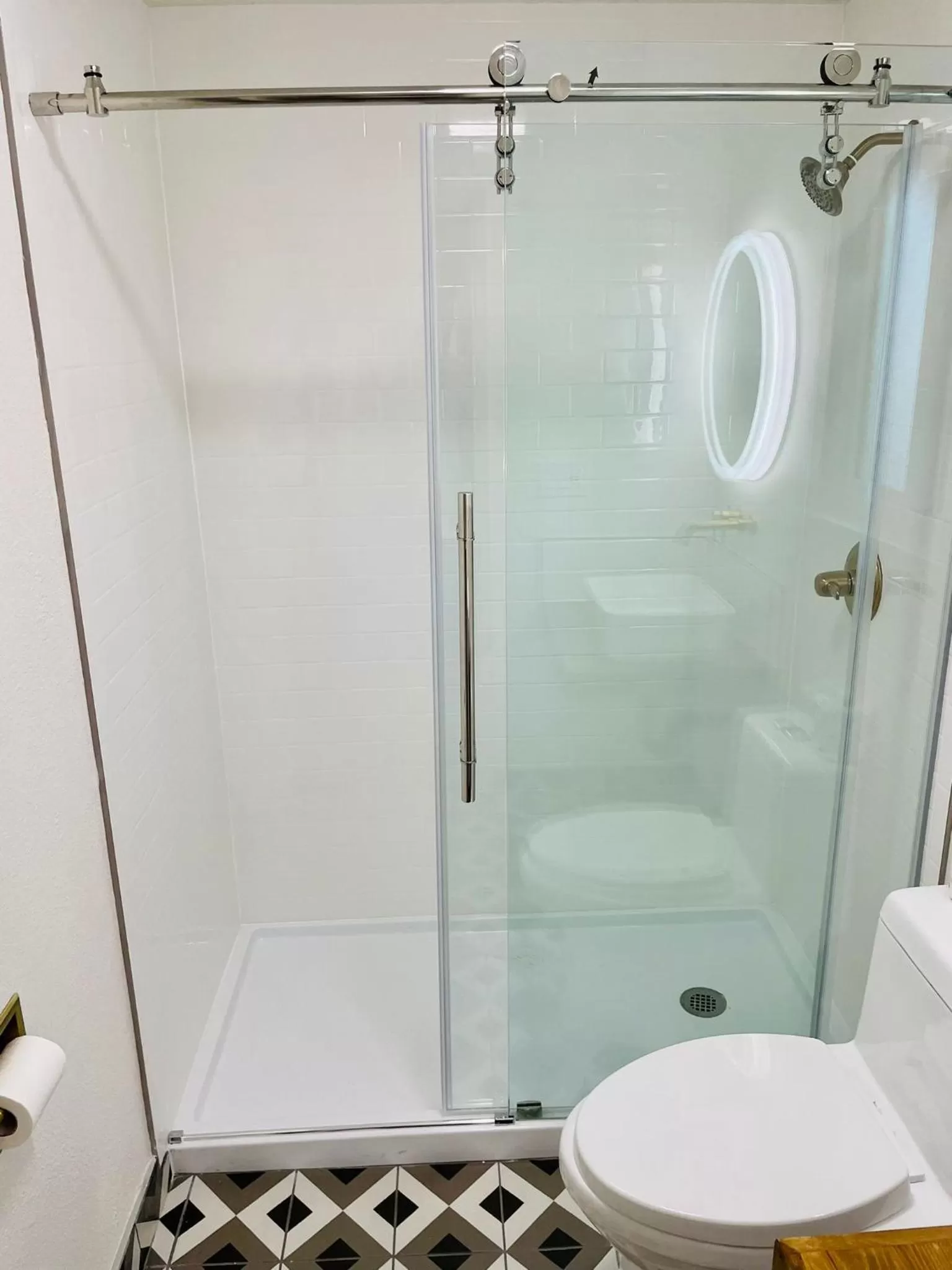 Shower in Ramona Valley Inn