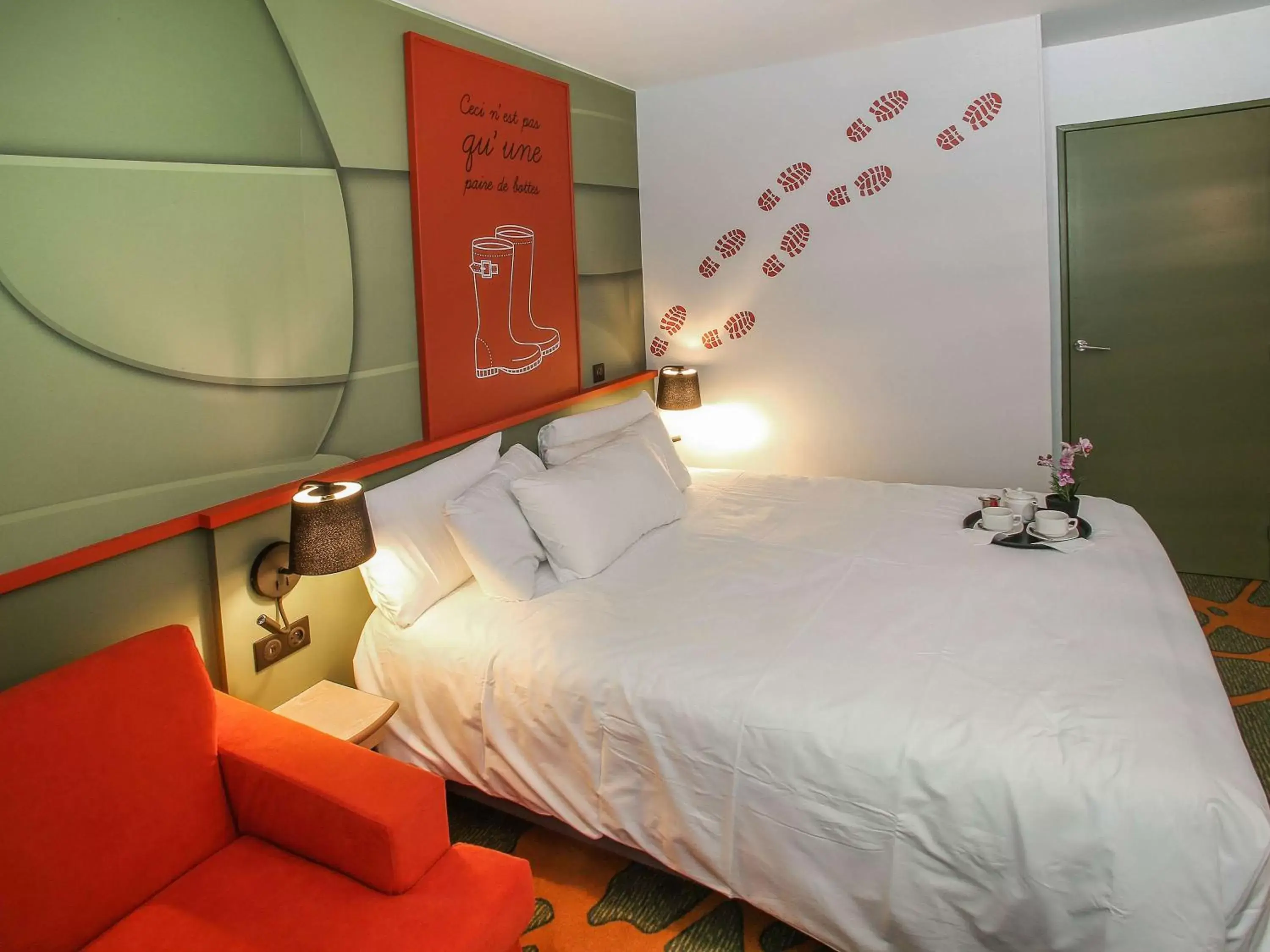 Bedroom, Bed in Hotel Ibis styles Lisieux ex Mercure