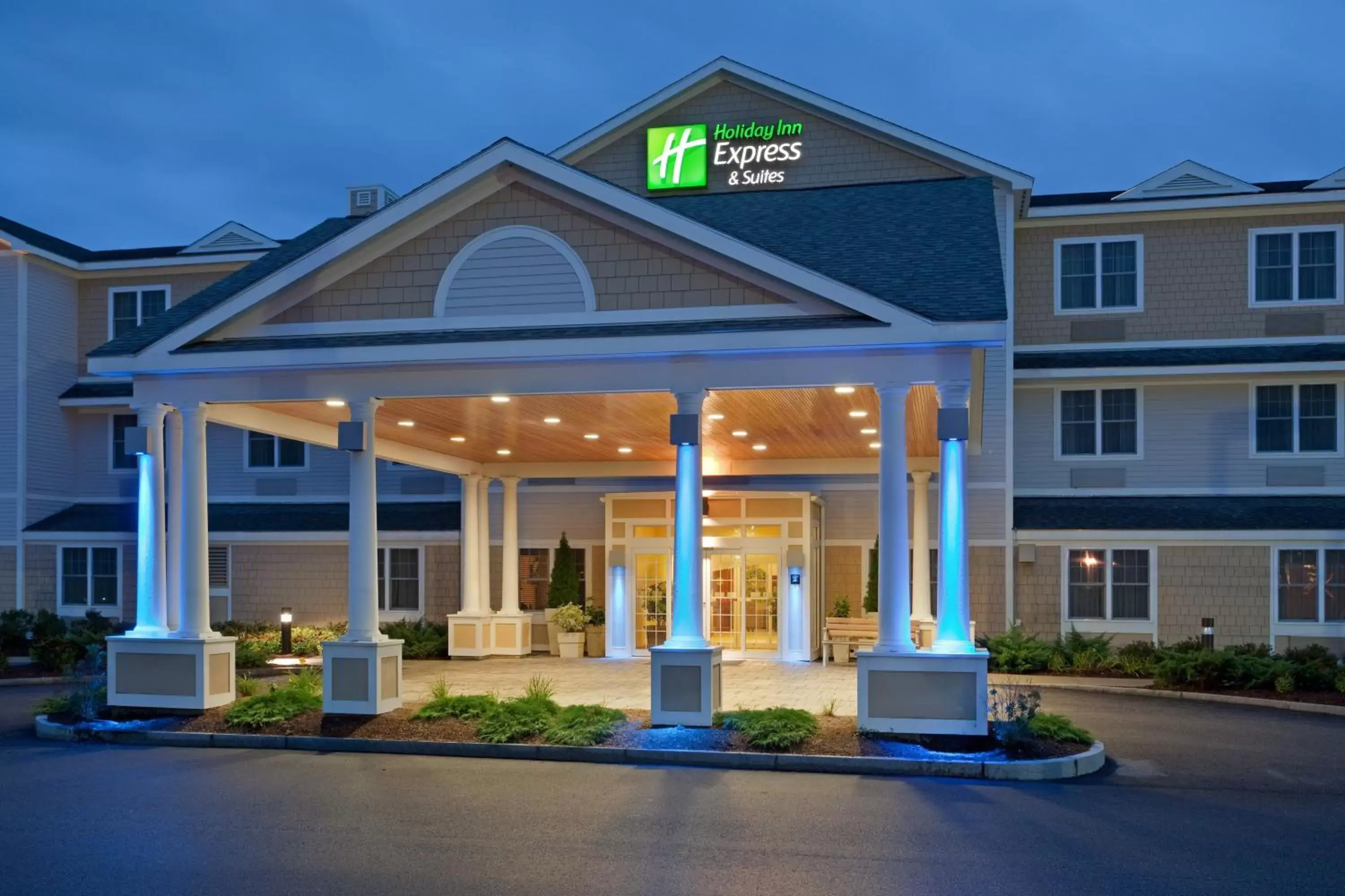 Property Building in Holiday Inn Express Hotel & Suites Rochester, an IHG Hotel