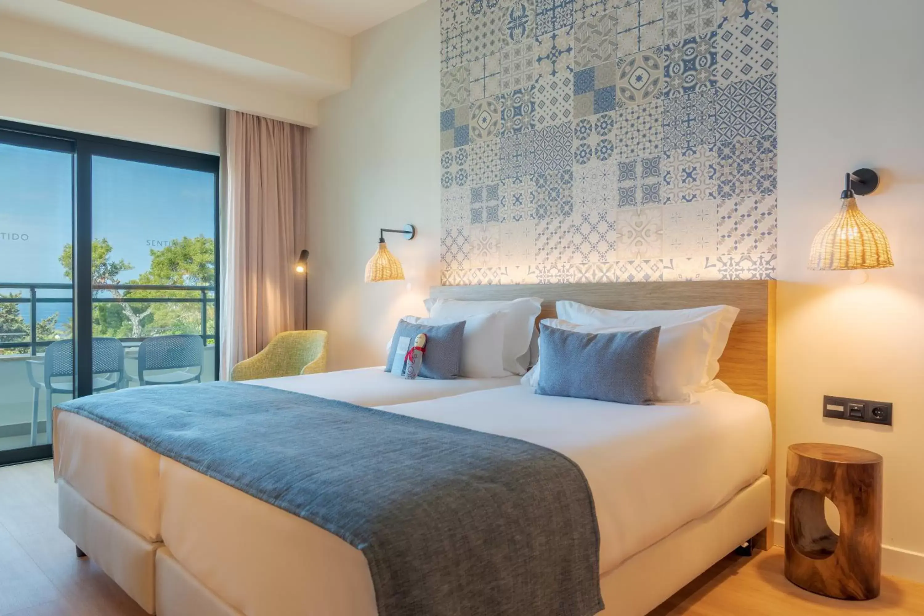 Double Room with Side Sea View in Sentido Galosol