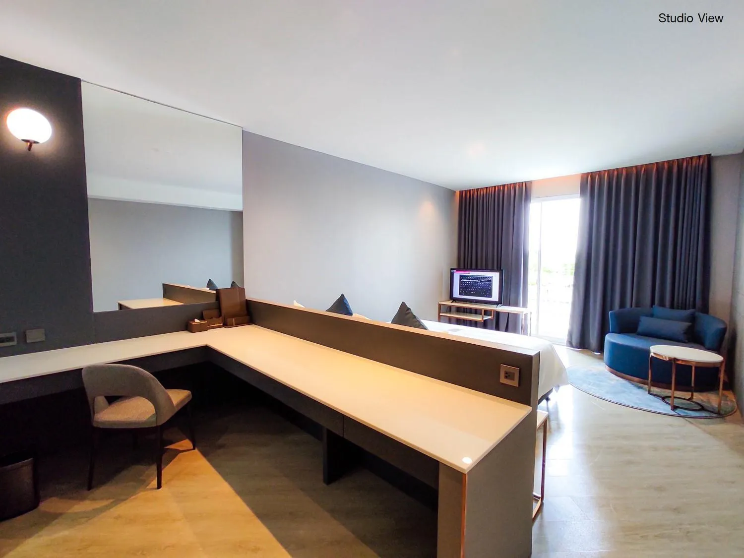 Living room in Golden City Rayong Hotel