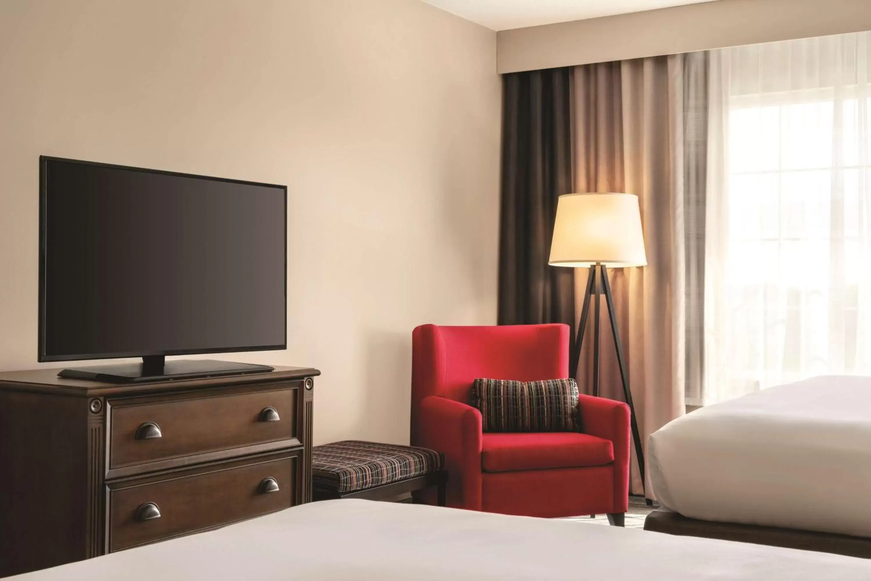 Photo of the whole room, TV/Entertainment Center in Country Inn & Suites by Radisson, Grand Rapids East, MI