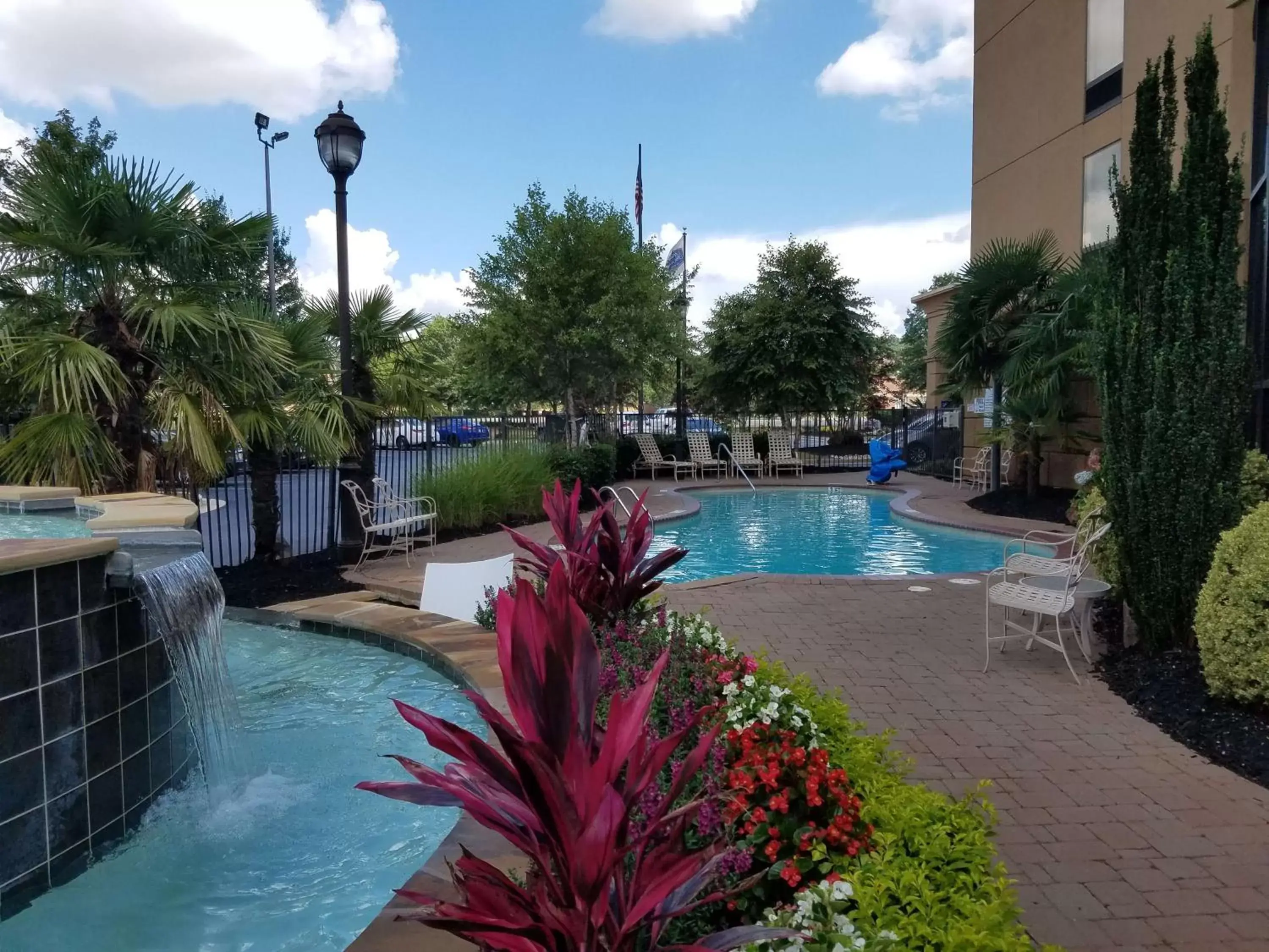 Property building, Swimming Pool in Hampton Inn & Suites Atlanta-Six Flags
