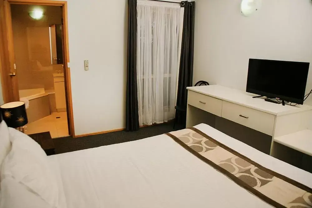 Bedroom, Bed in Footscray Motor Inn and Serviced Apartments