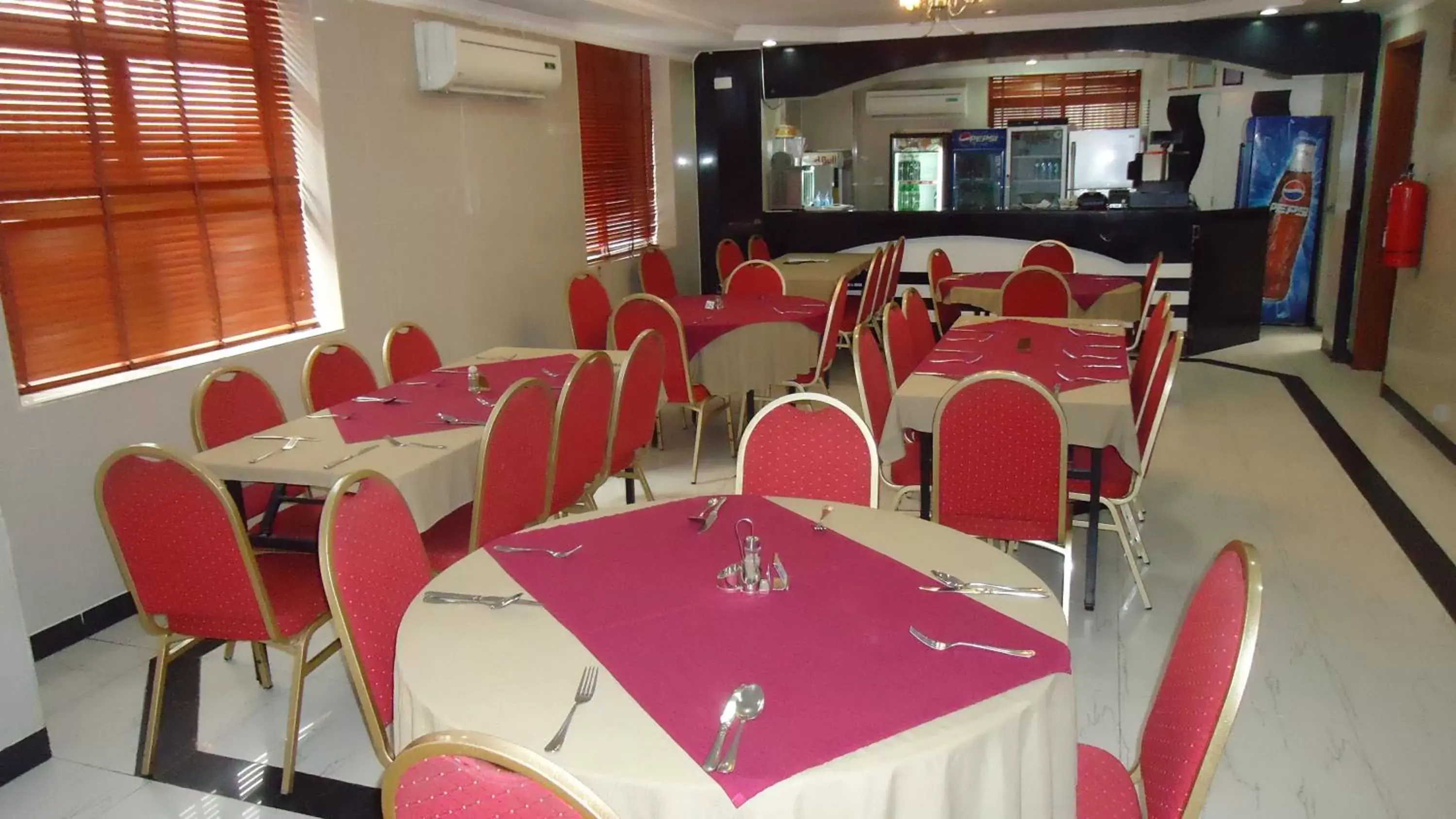 Restaurant/places to eat in Rainbow Hotel Restaurant/places to eat in Rainbow Hotel