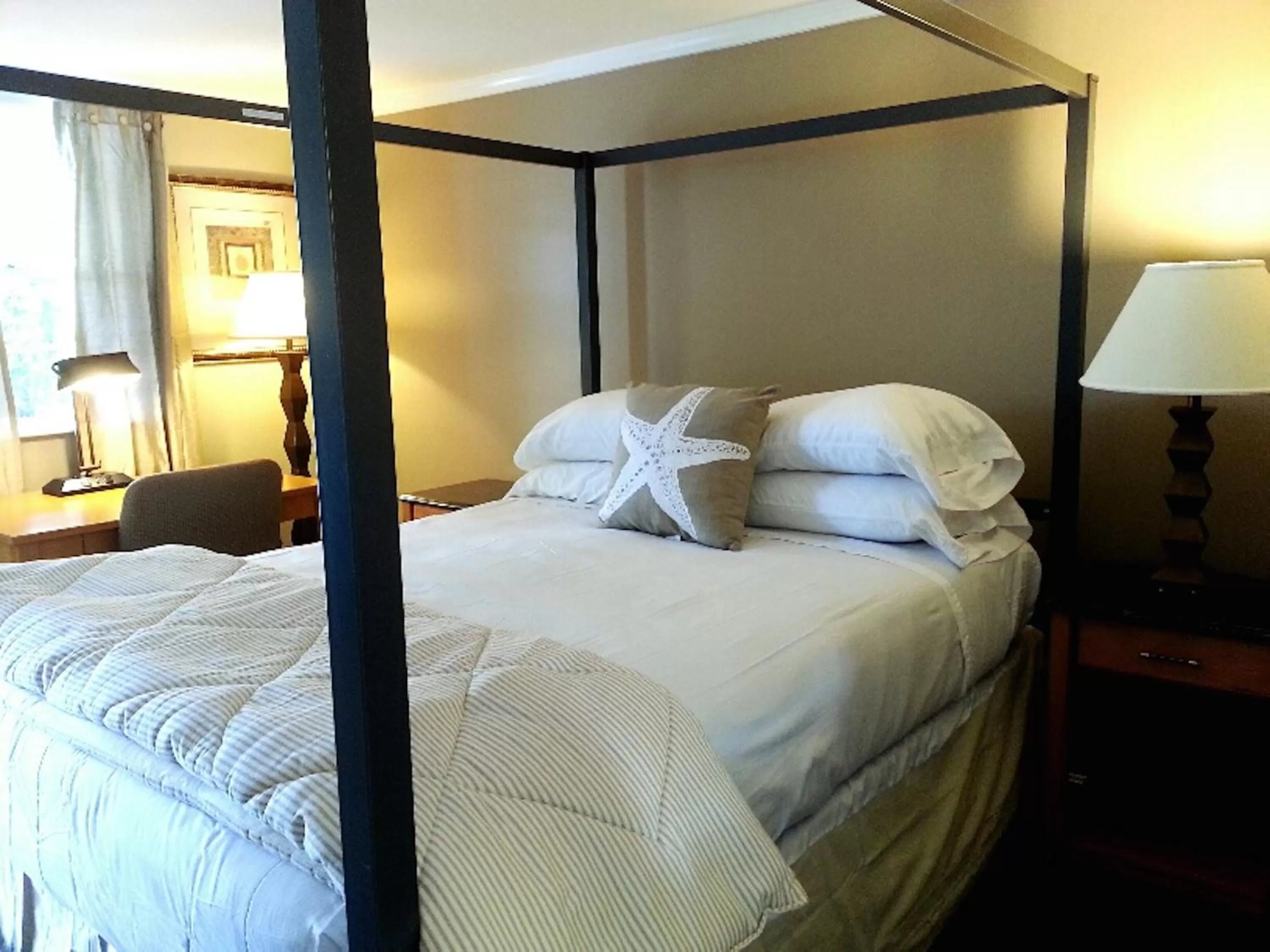 Bed in Starlight Lodge Cape Cod